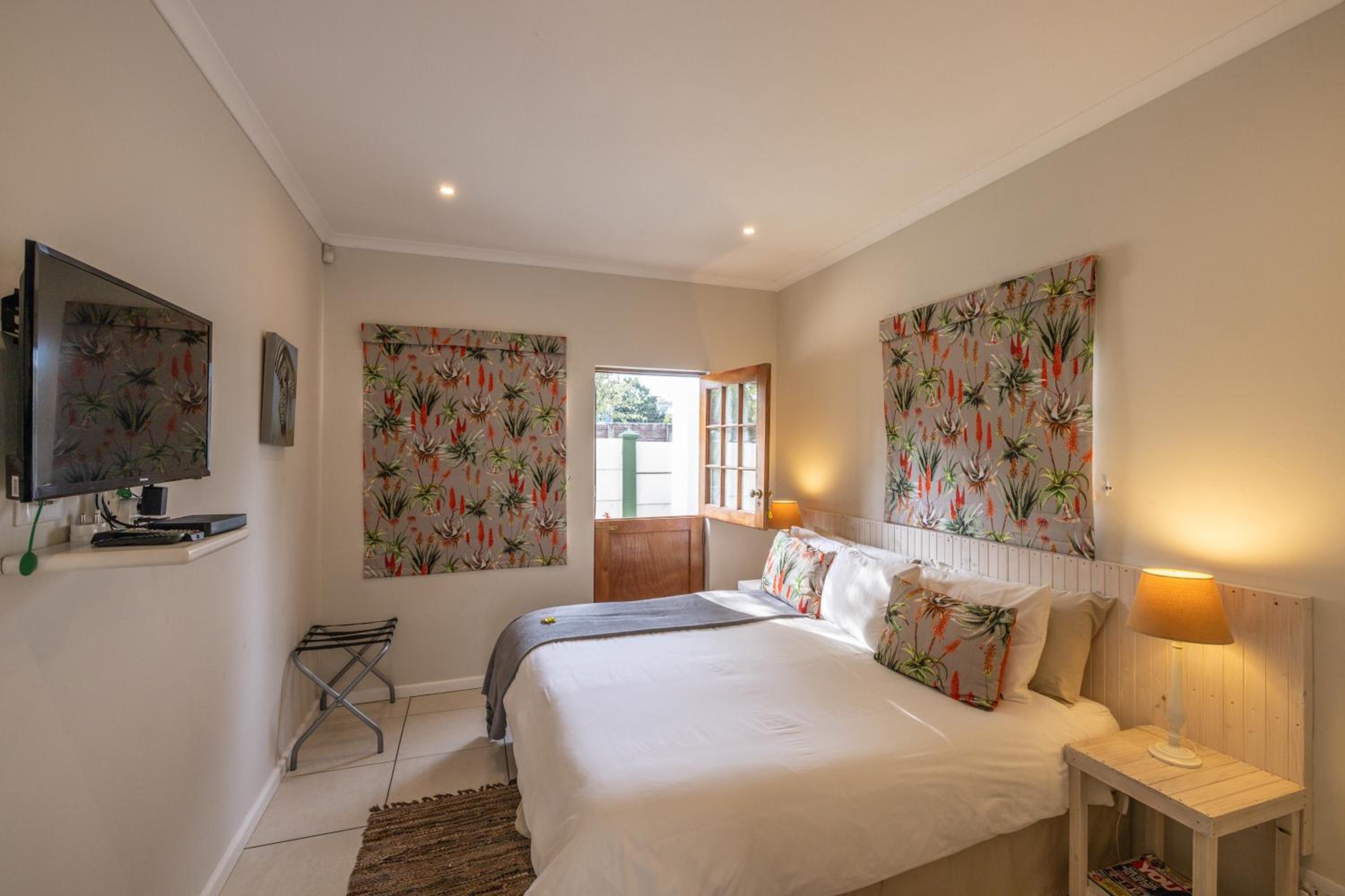 Deluxe King Room photo 1