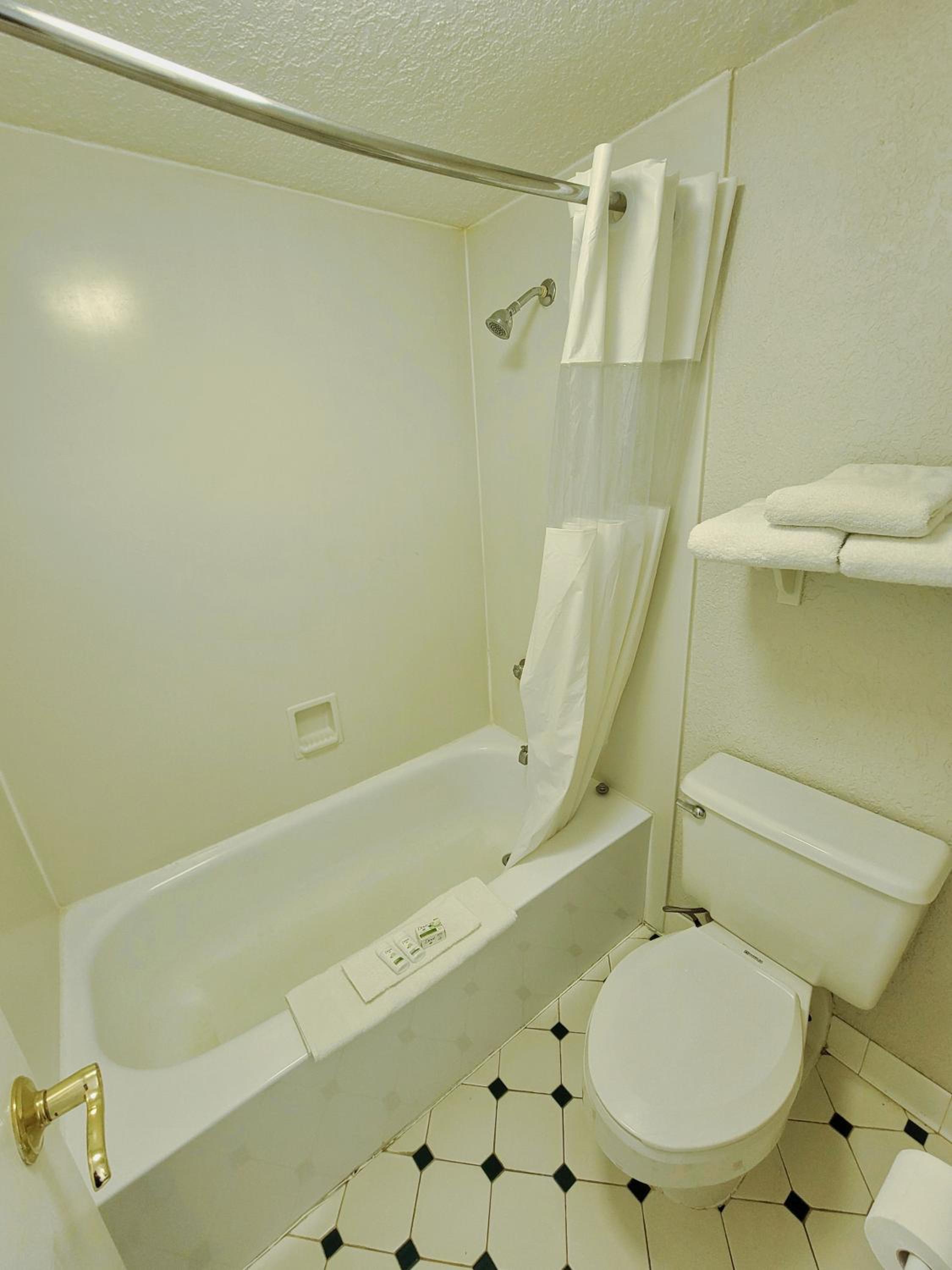 One-Bedroom King Suite - Non-Smoking - Photo 2