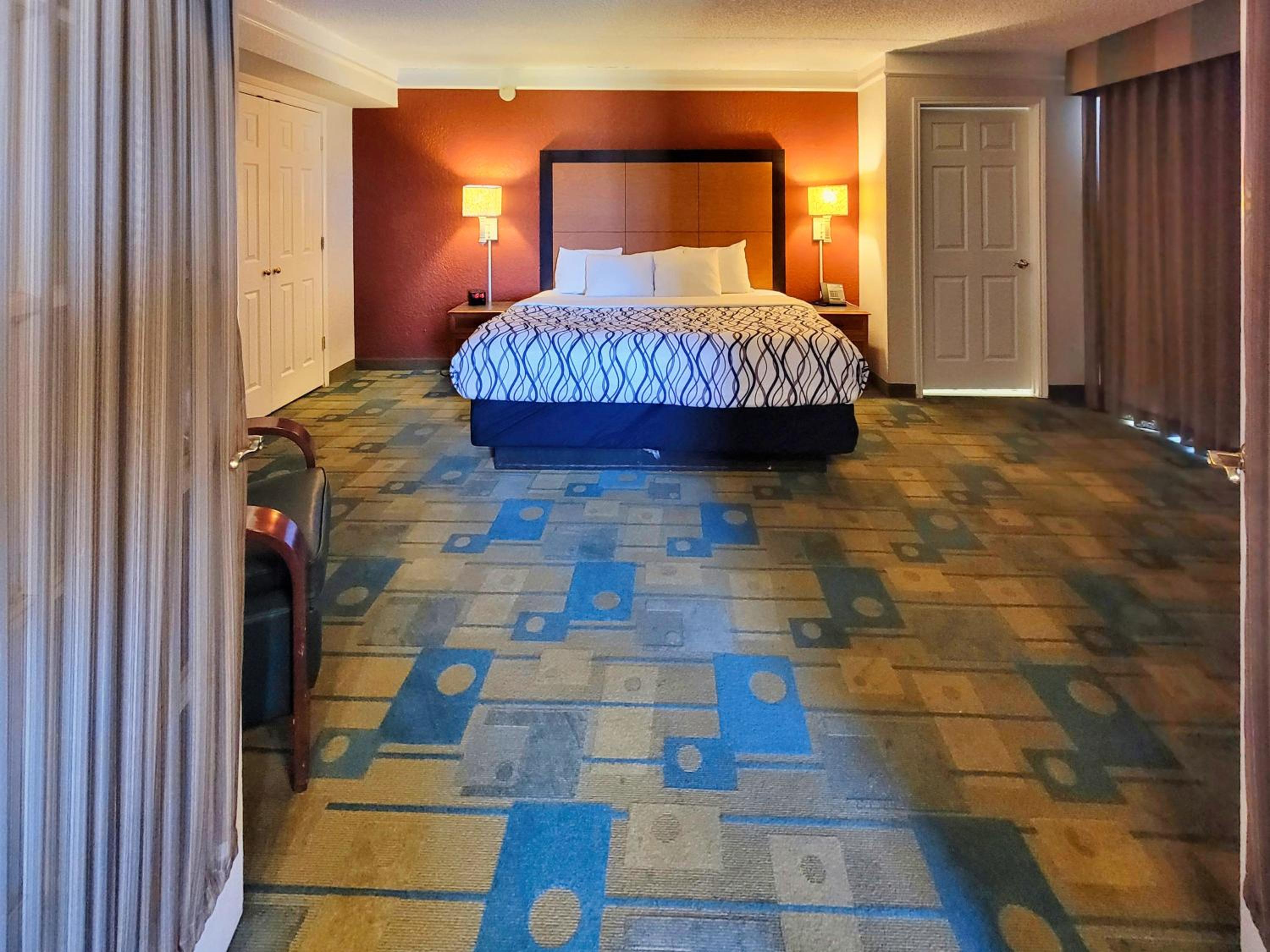 One-Bedroom King Suite - Non-Smoking - Photo 4