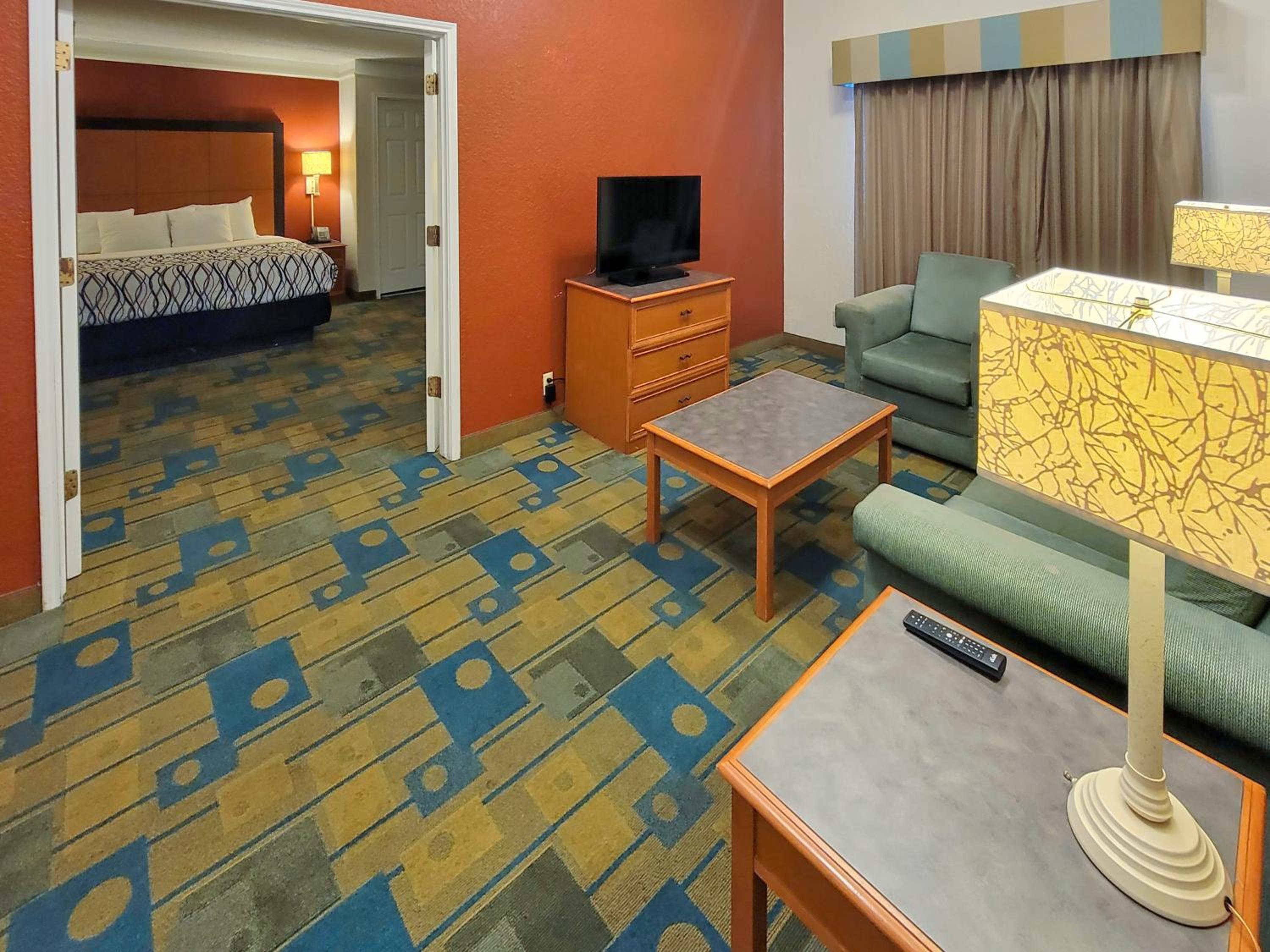 One-Bedroom King Suite - Non-Smoking - Photo 1