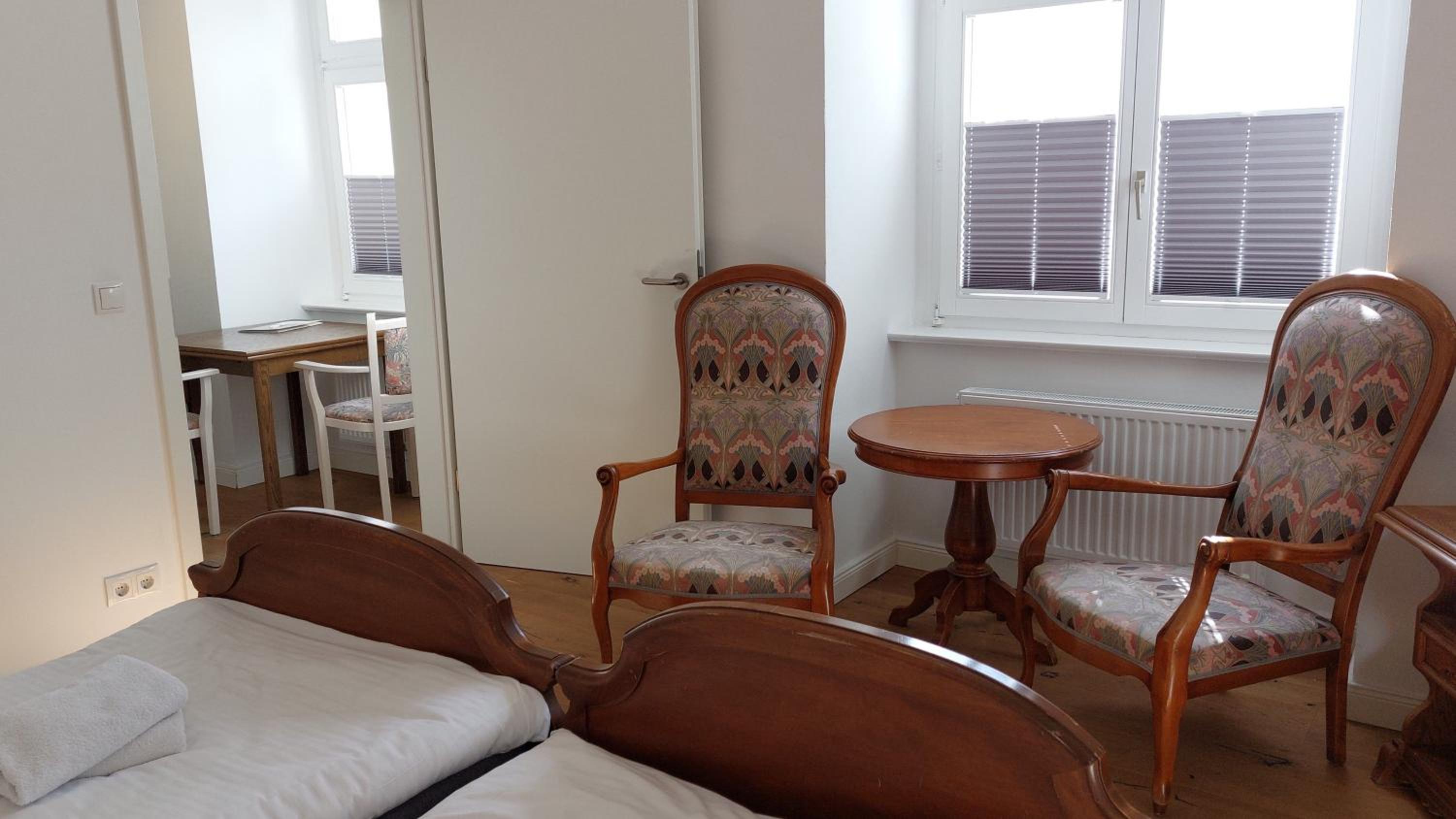 One-Bedroom Apartment - Photo 3