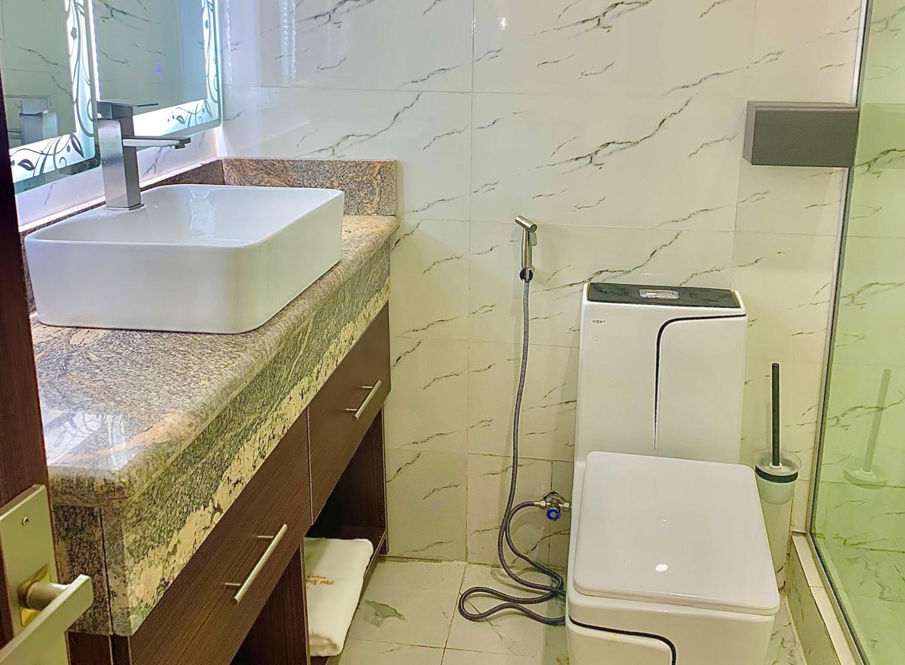 King Suite With Spa Bath photo 3