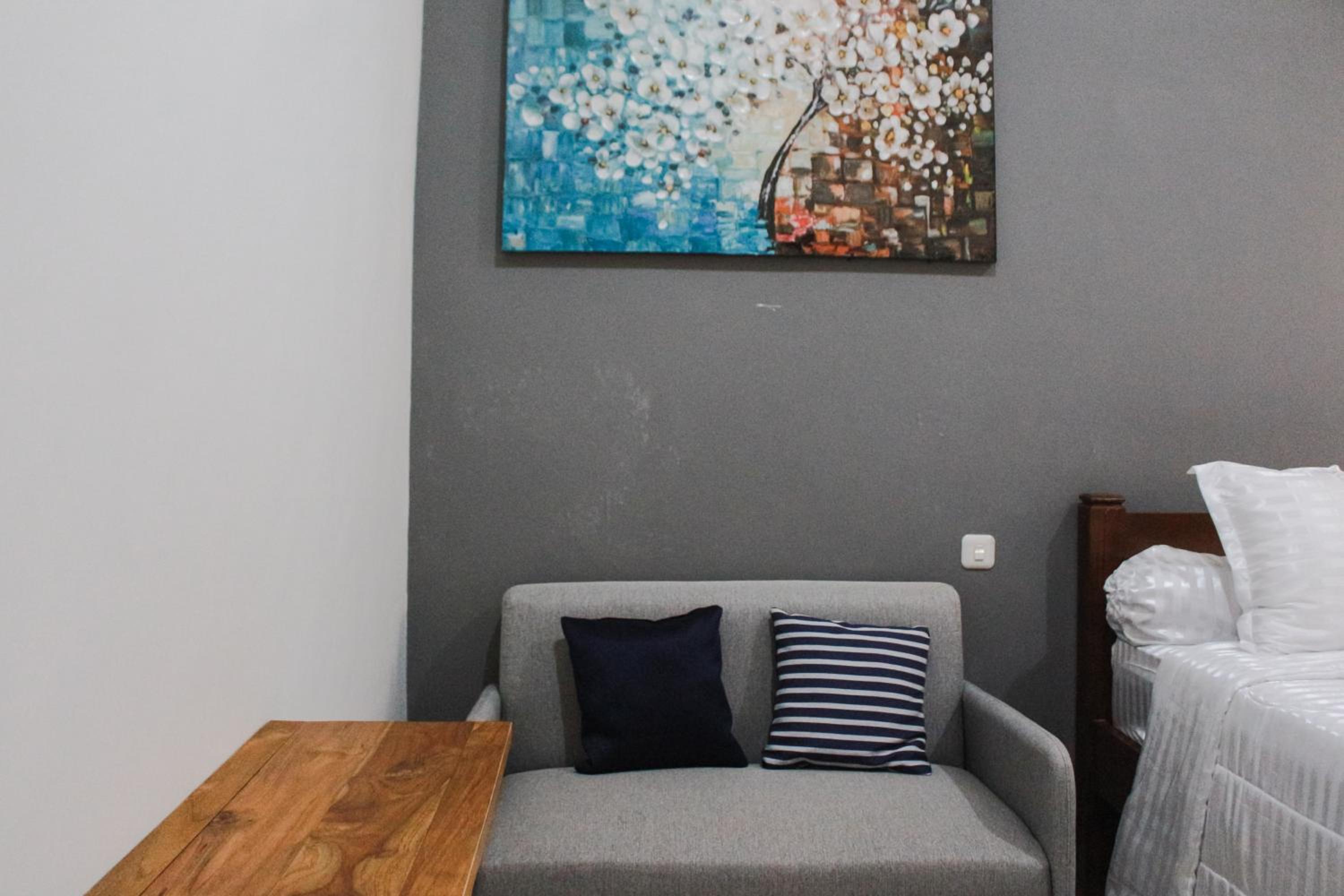 Family Room - Photo 5