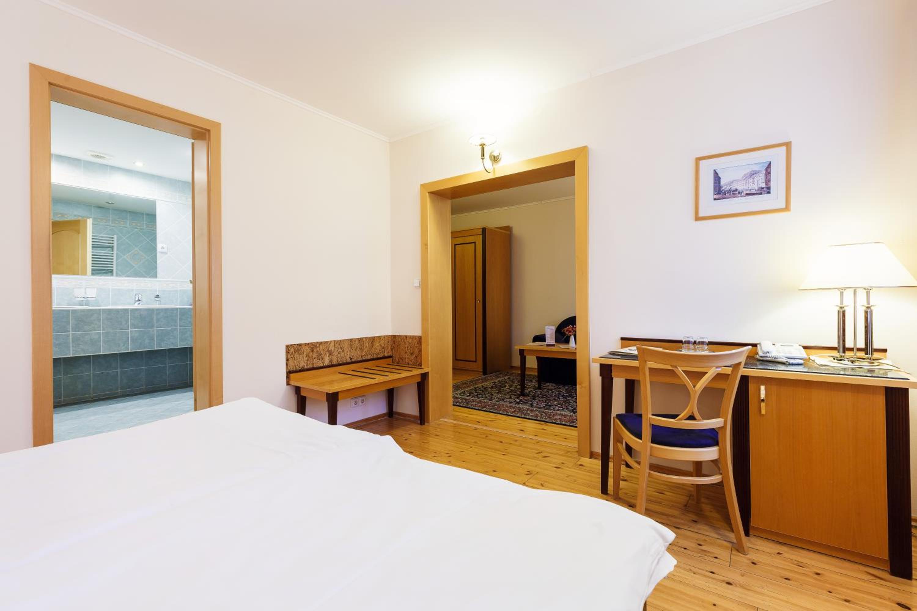 Deluxe Double Room - Photo 15