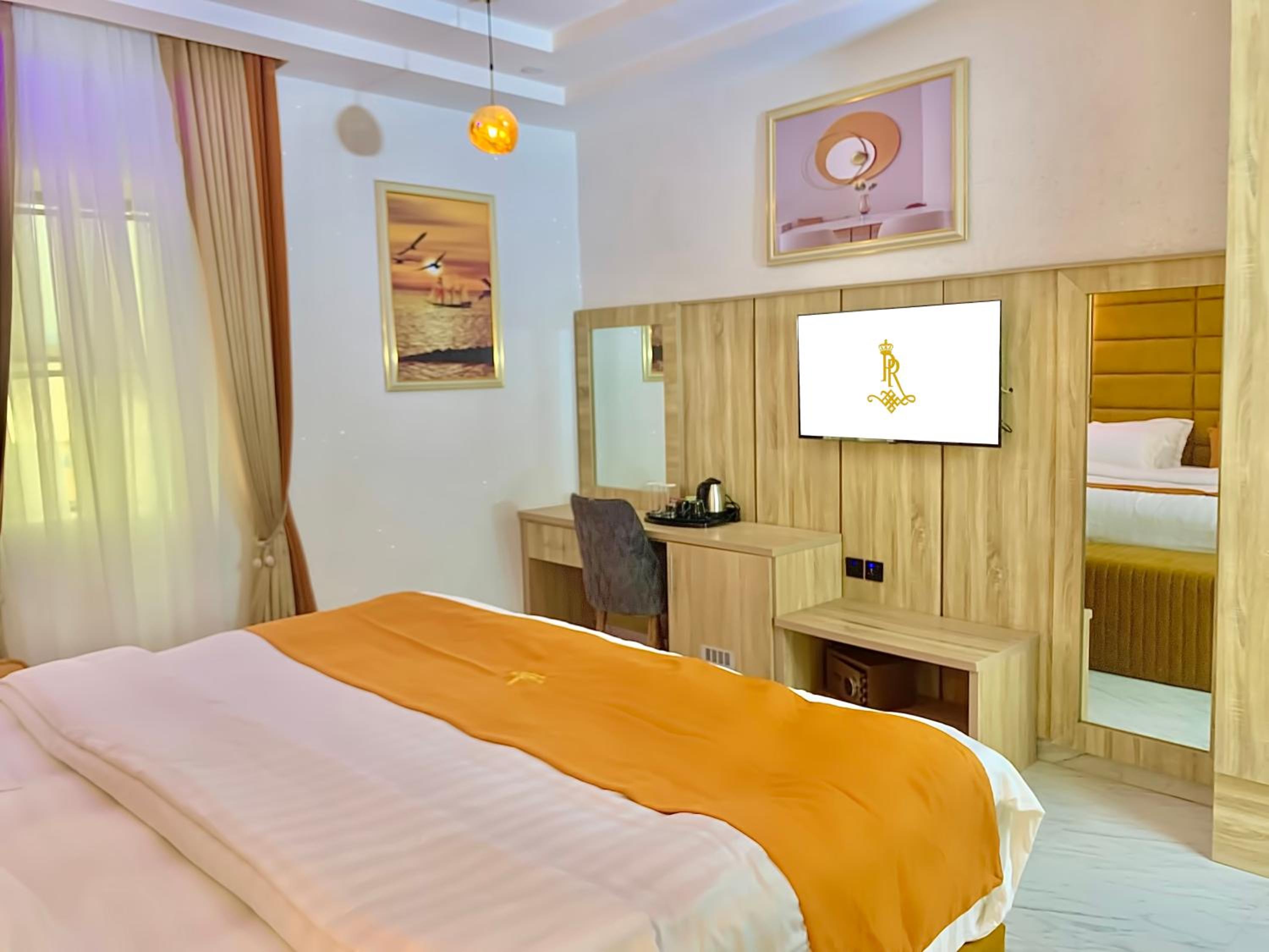 Deluxe King Room photo 1