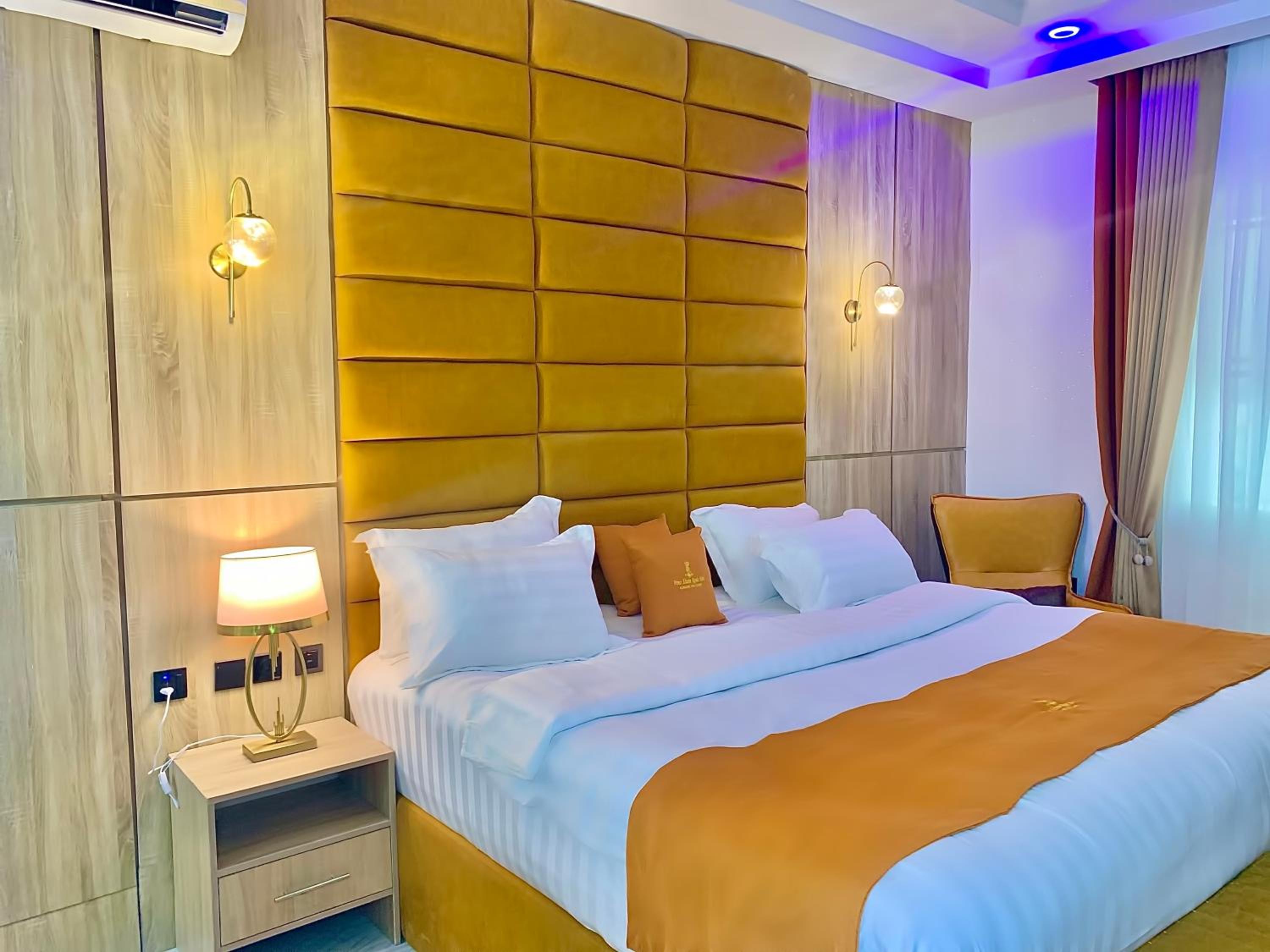 Deluxe King Room photo 2