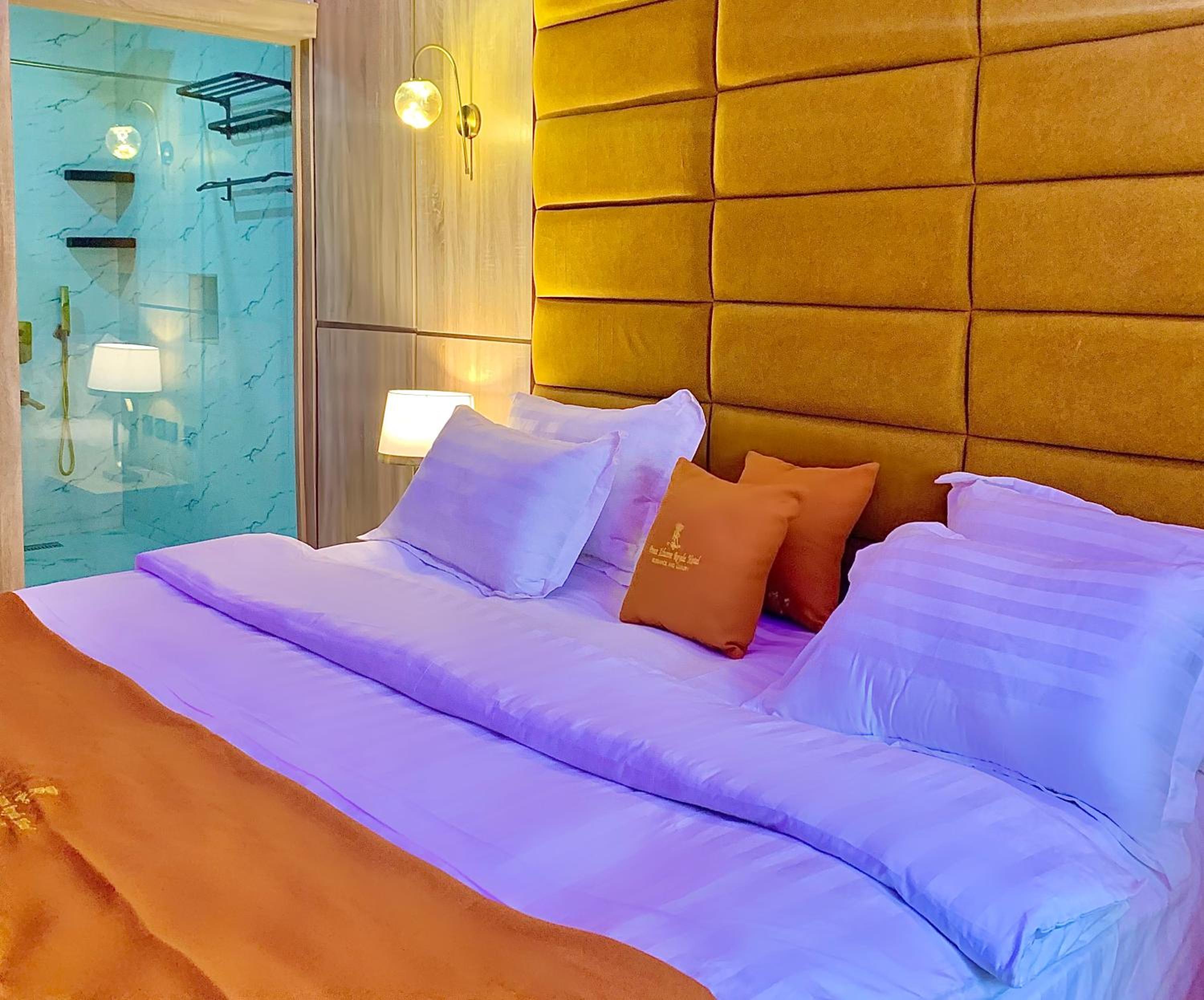 Deluxe King Room photo 3
