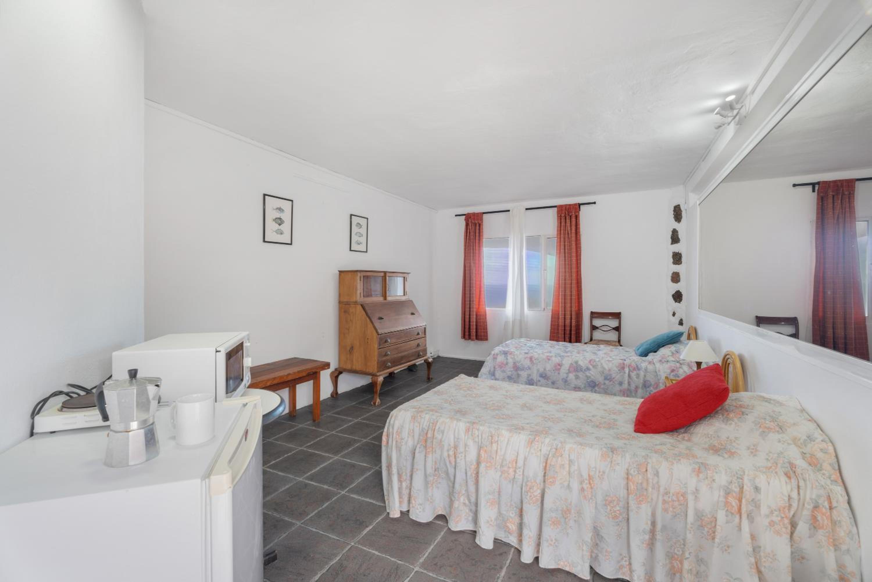 Superior One-Bedroom Apartment