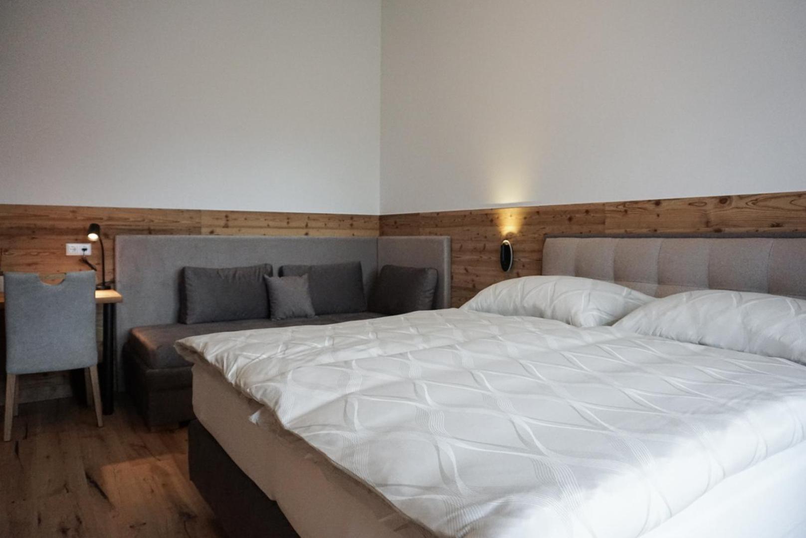 Deluxe Double Room with Balcony photo 2