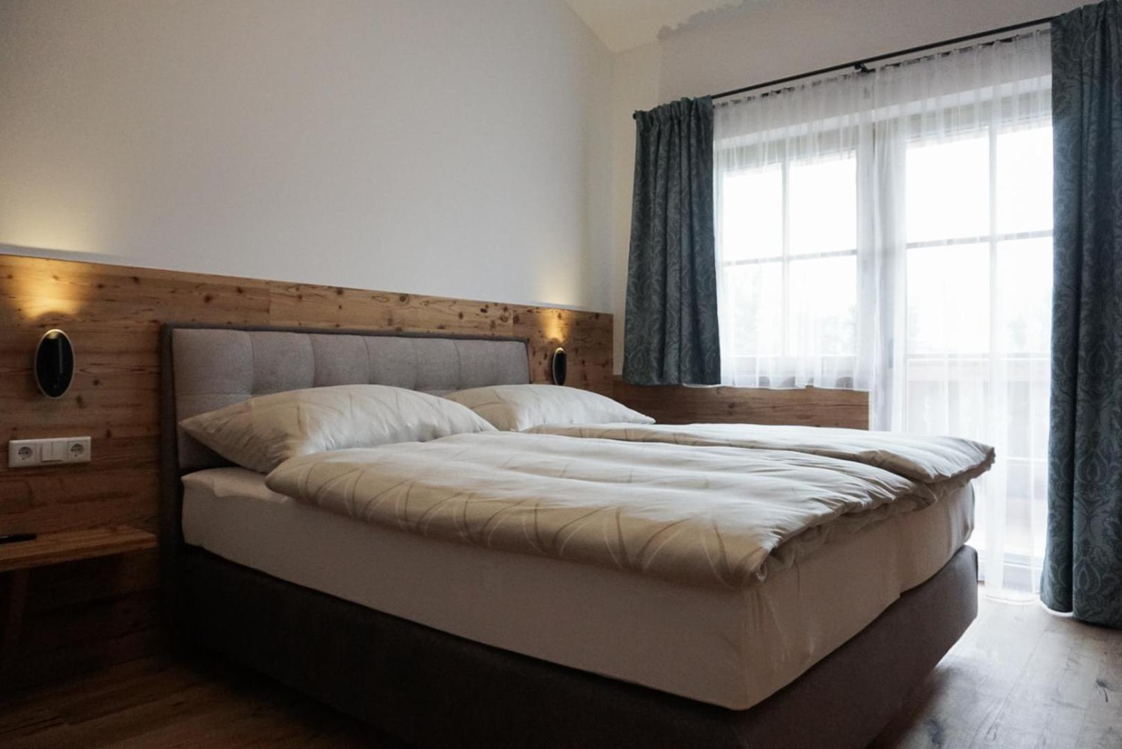 Deluxe Double Room with Extra Bed photo 3