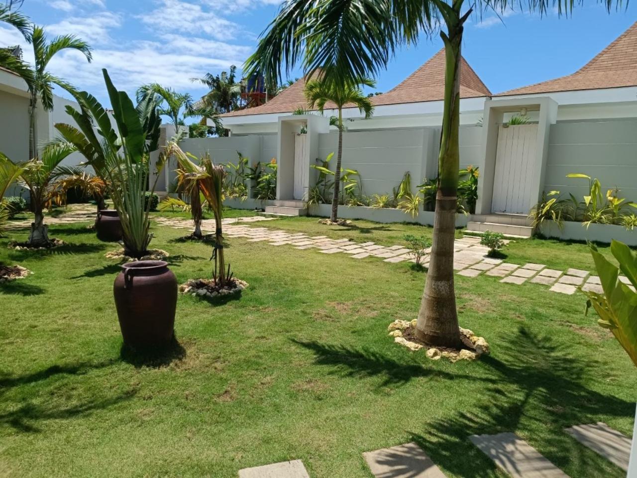 Three-Bedroom Villa with Private Pool - Photo 9