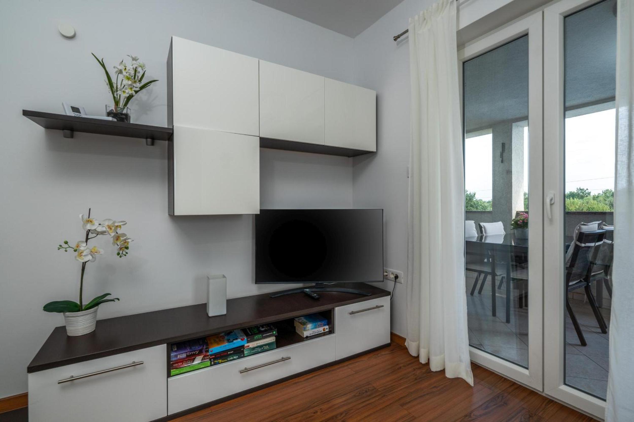 One-Bedroom Apartment with Balcony photo 3