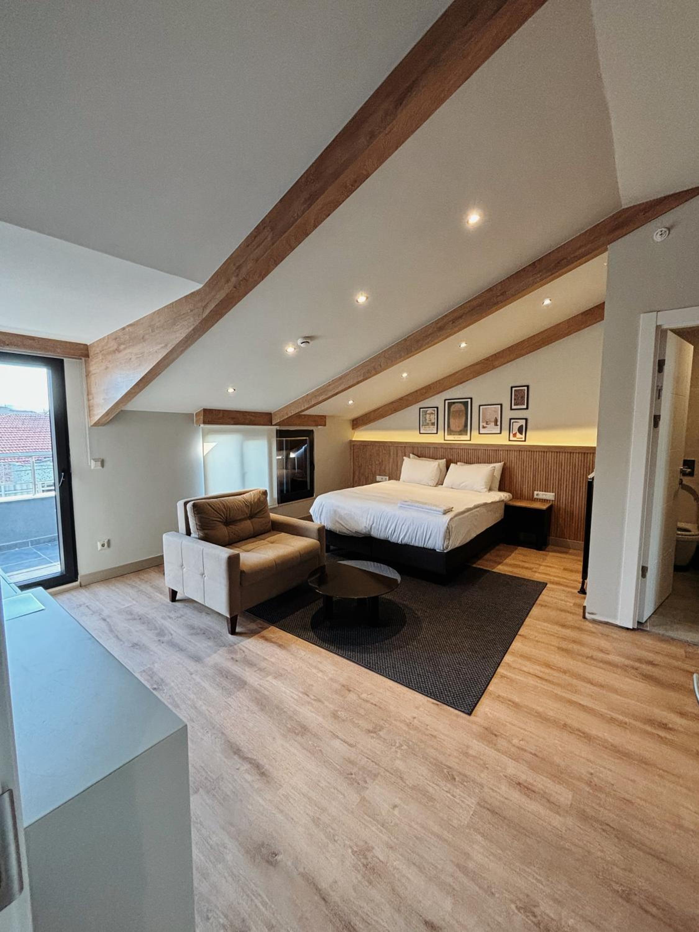 Grand Deluxe Double Room with Balcony photo 3