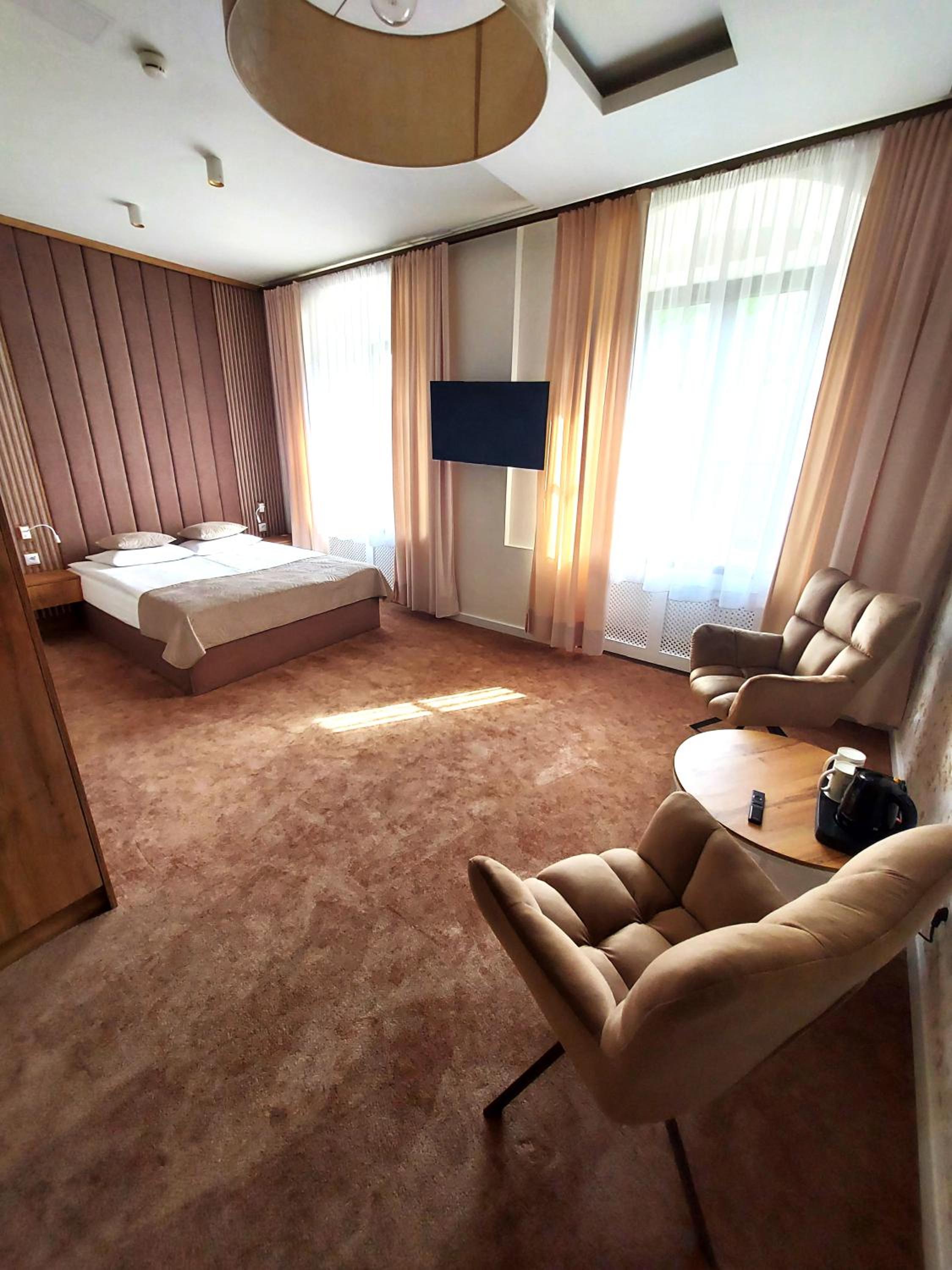 Deluxe Double Room with Bathtub photo 1
