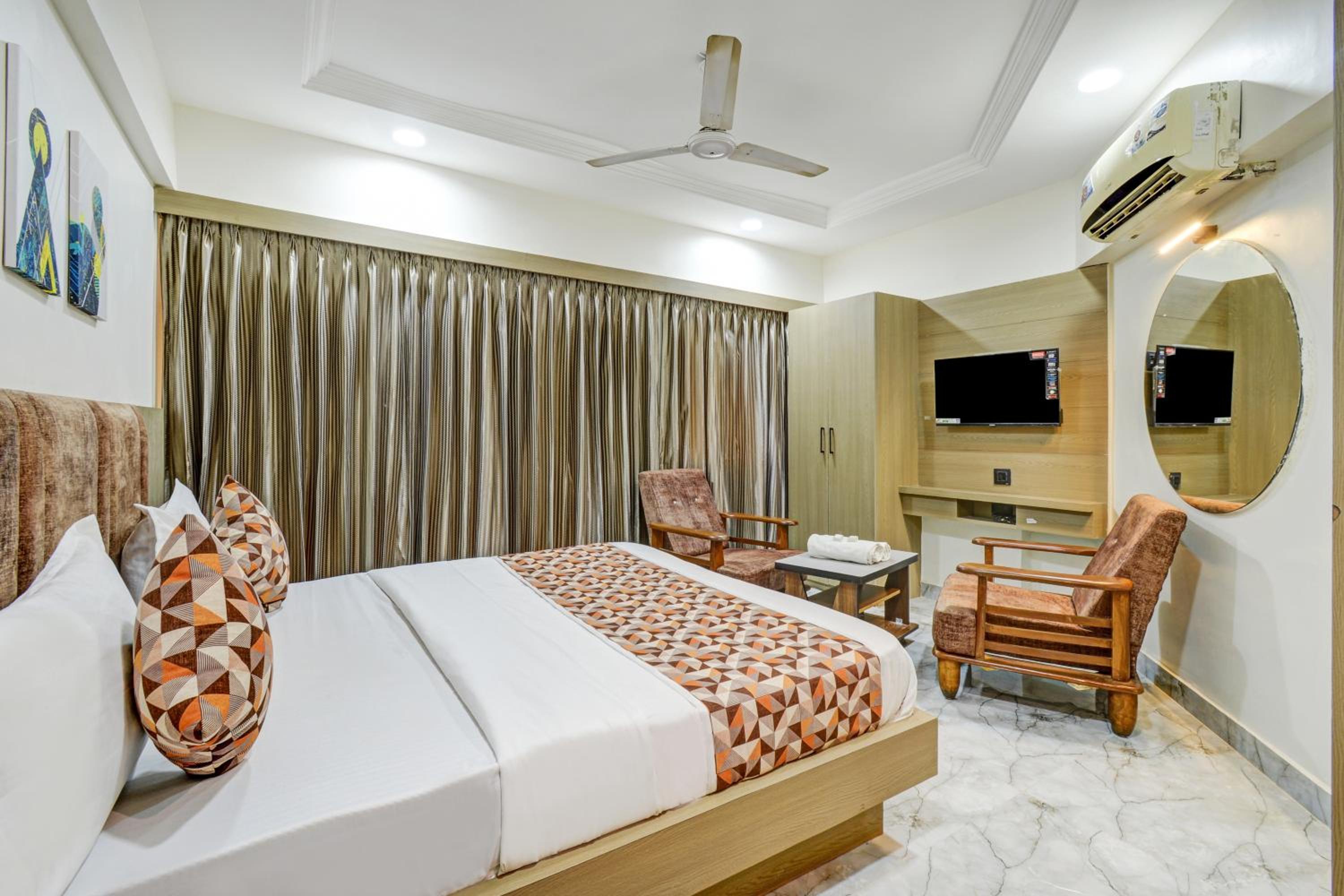 Deluxe Double Room (2 Adults + 1 Child) photo 1