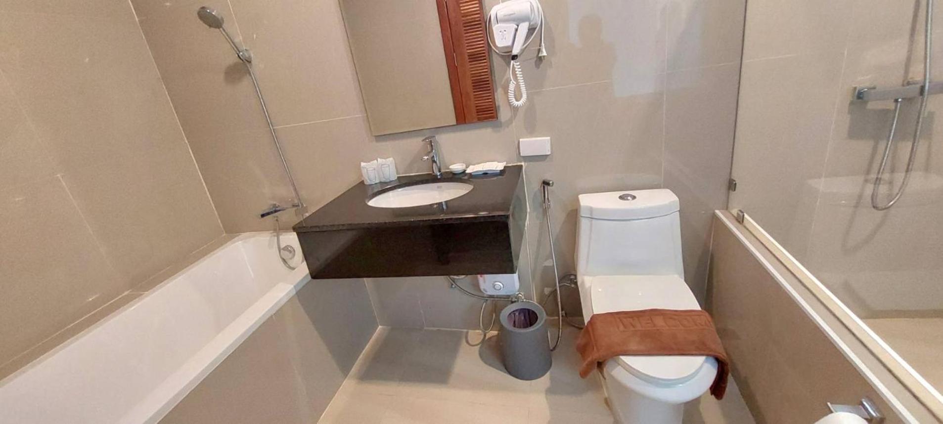 Deluxe Double Room with Beachfront and Poolside view - Photo 4