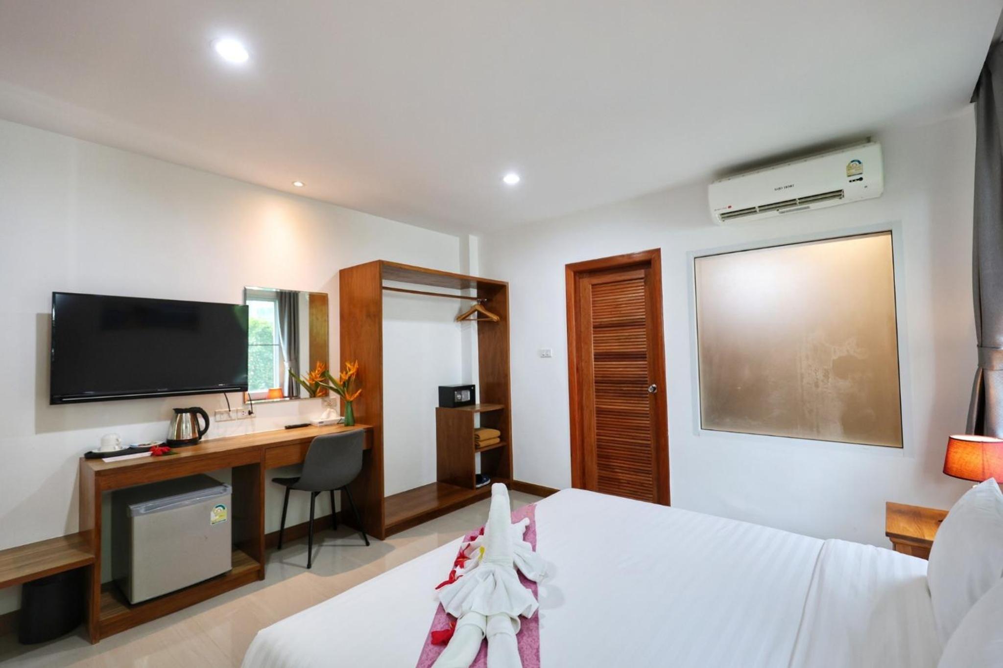 Deluxe Double Room with Balcony and Sea View - Photo 6