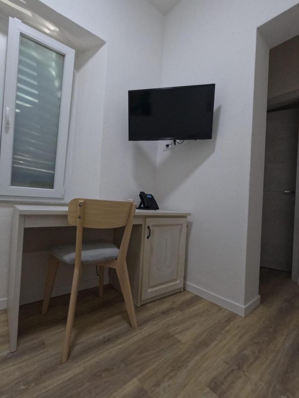 Budget Single Room photo 3