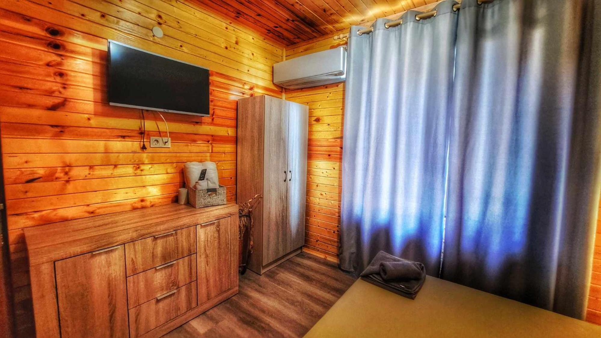 One-Bedroom Apartment - Photo 35