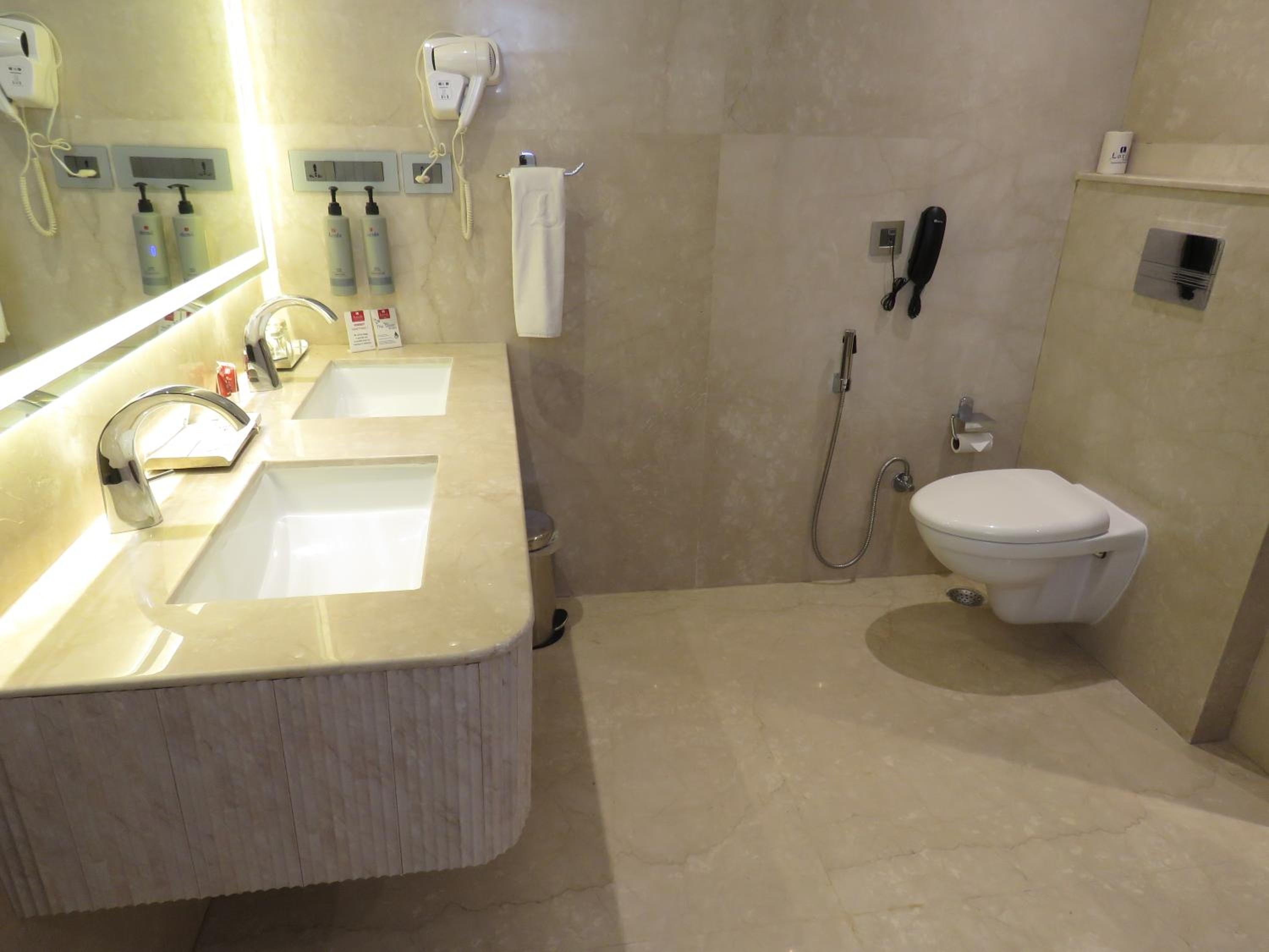 Suite - Photo 4