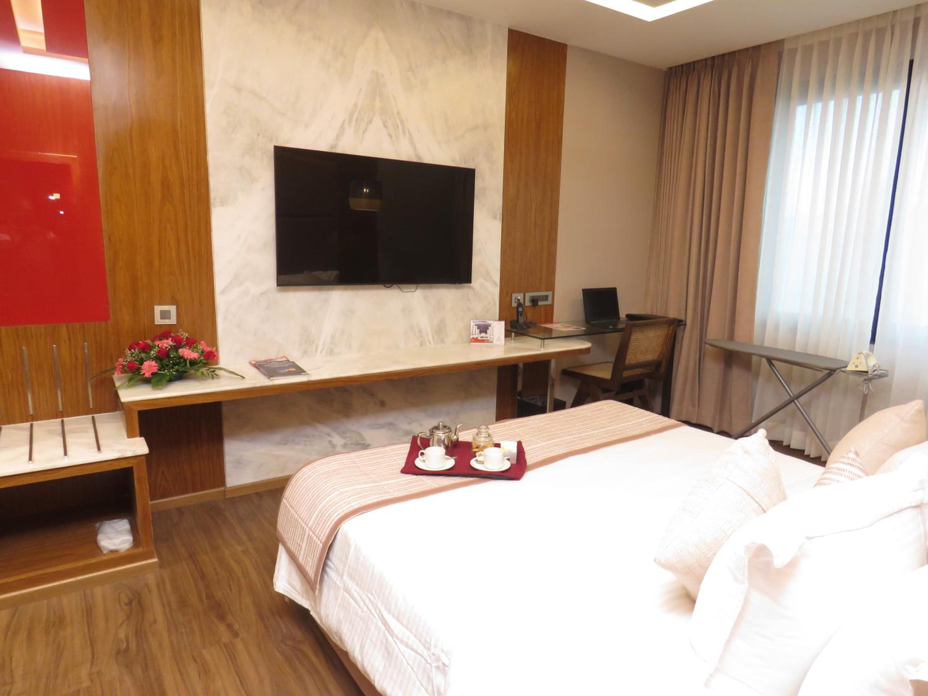 Suite - Photo 10