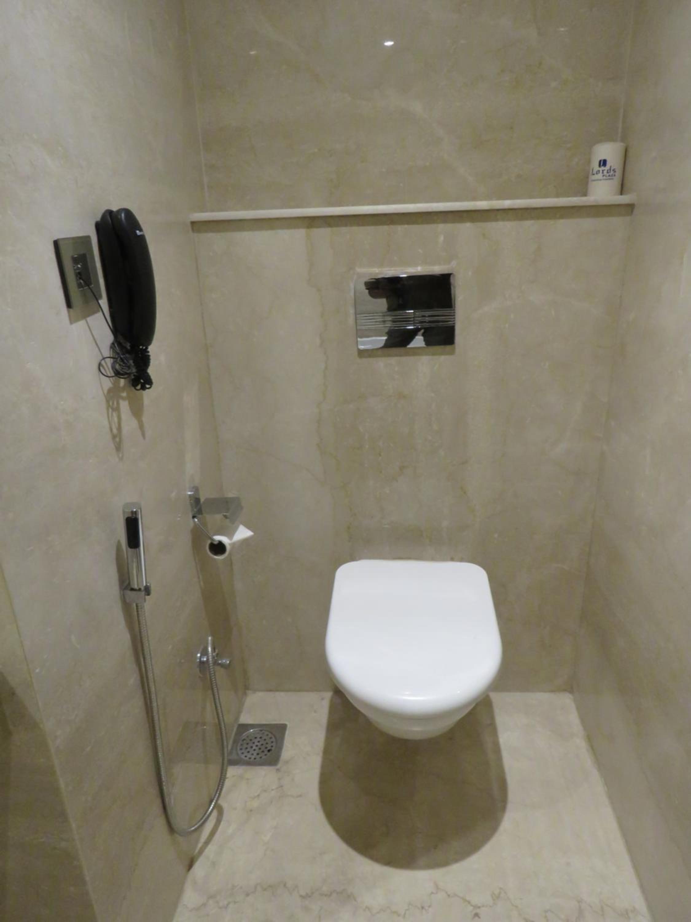Suite - Photo 18