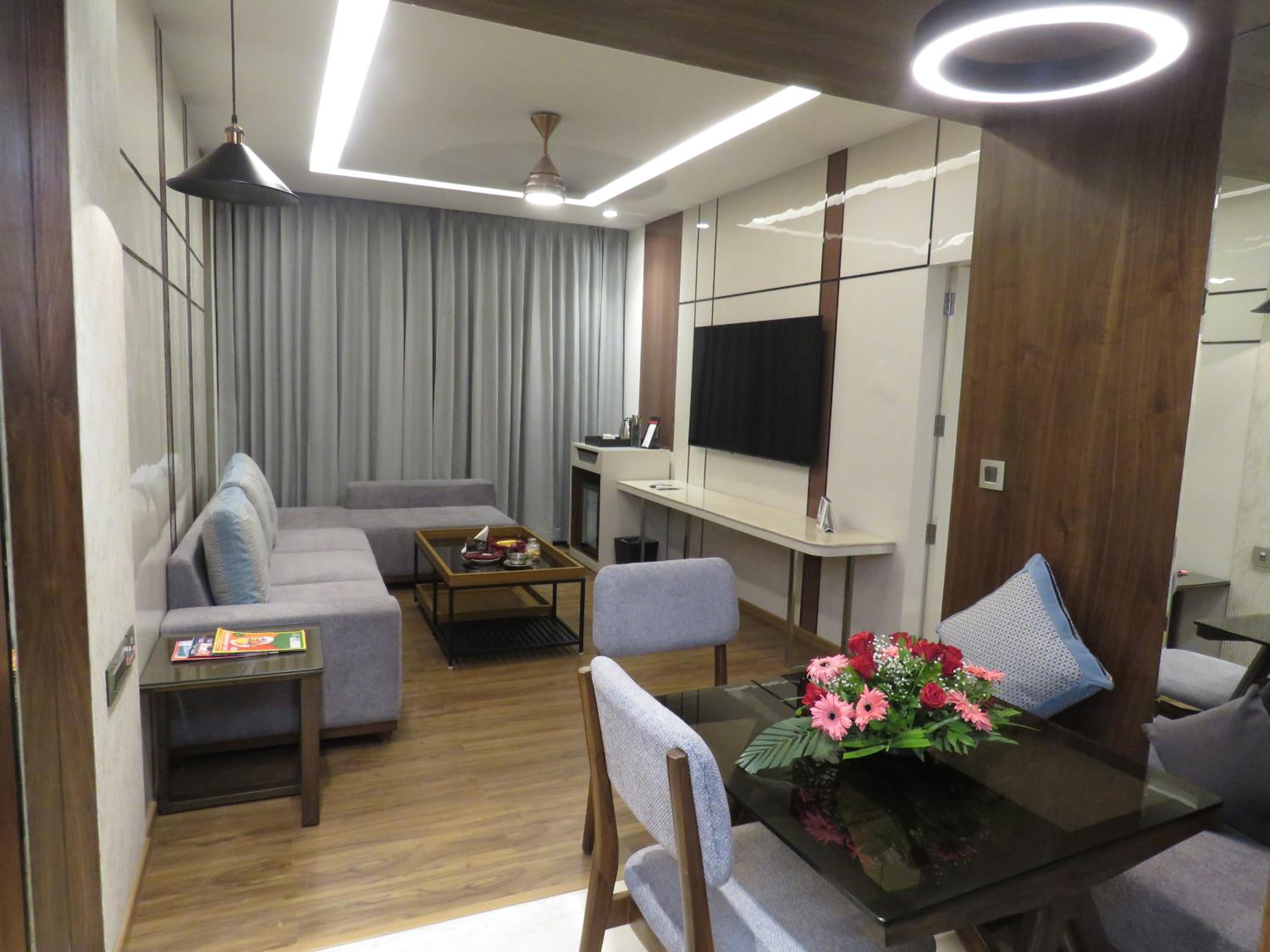 Suite - Photo 7