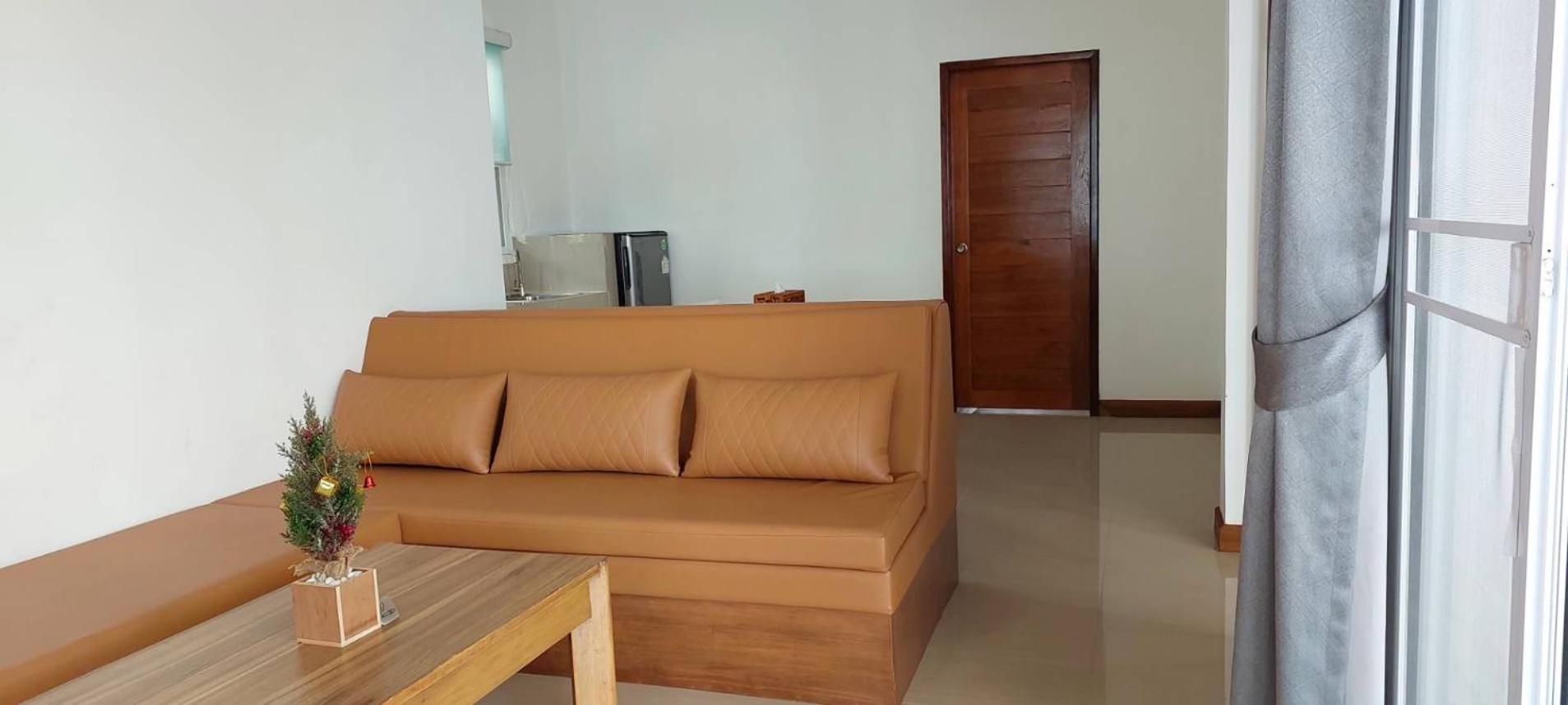 Family Room with Beachfront and Poolside view - Photo 8