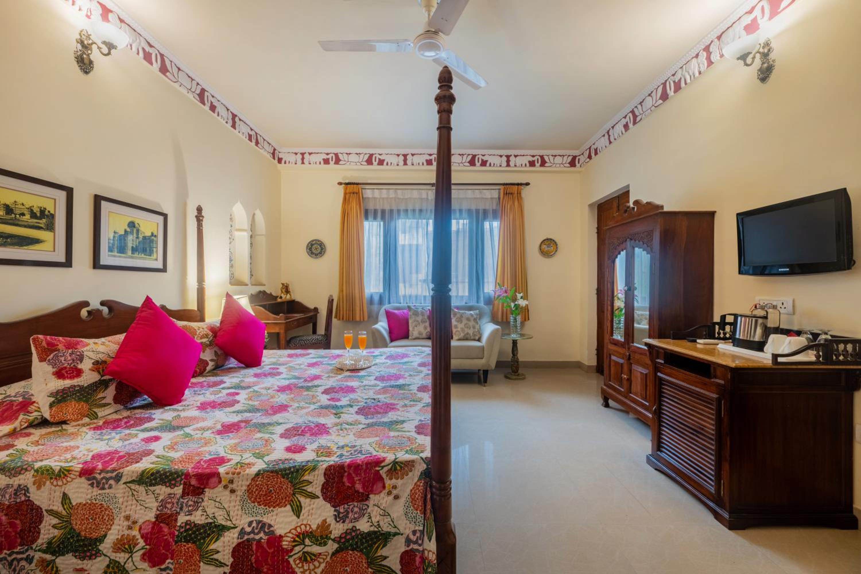 Deluxe Double Room with complimentary Airport pick up - Photo 10