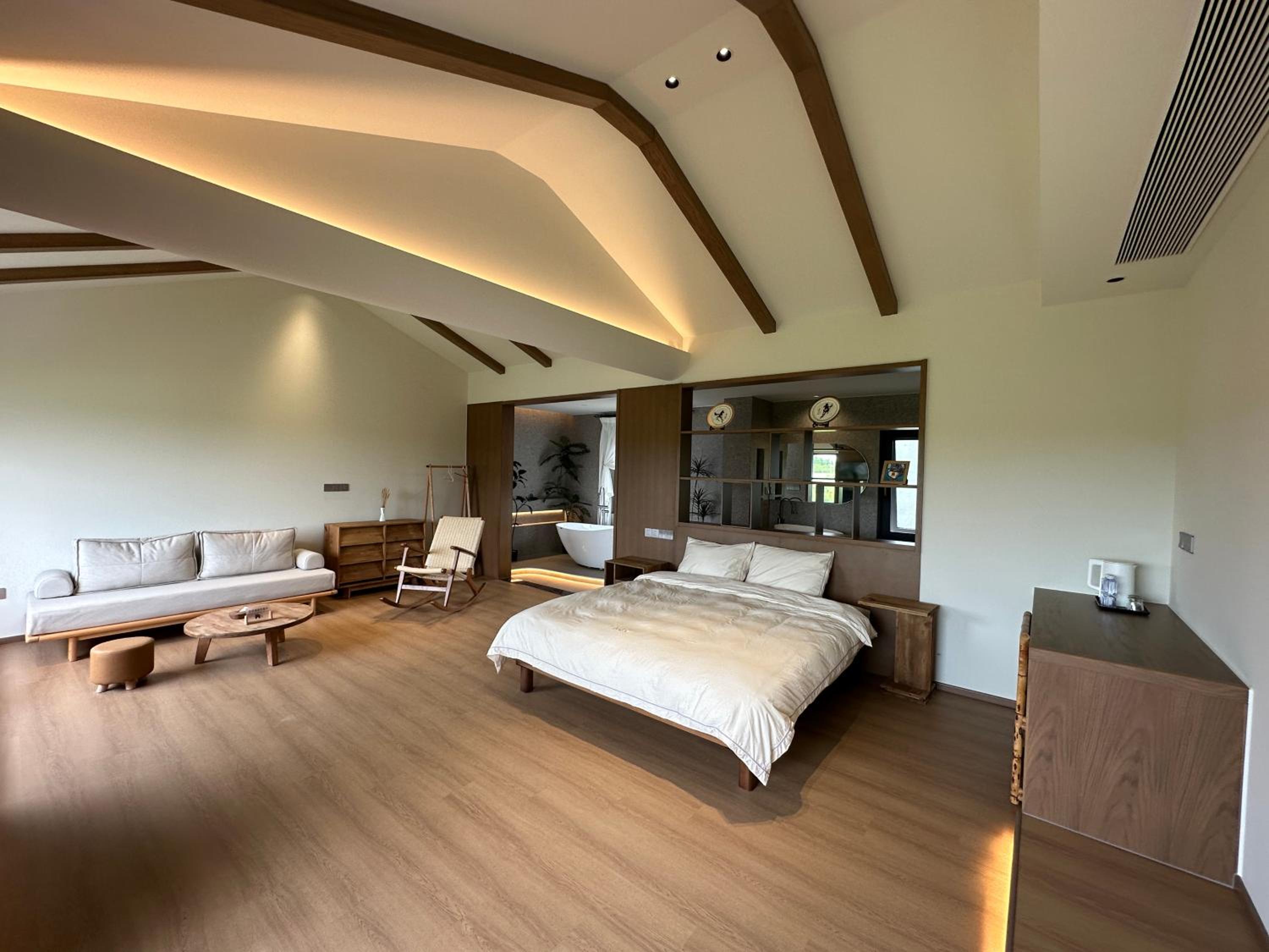 Deluxe Queen Room photo 1