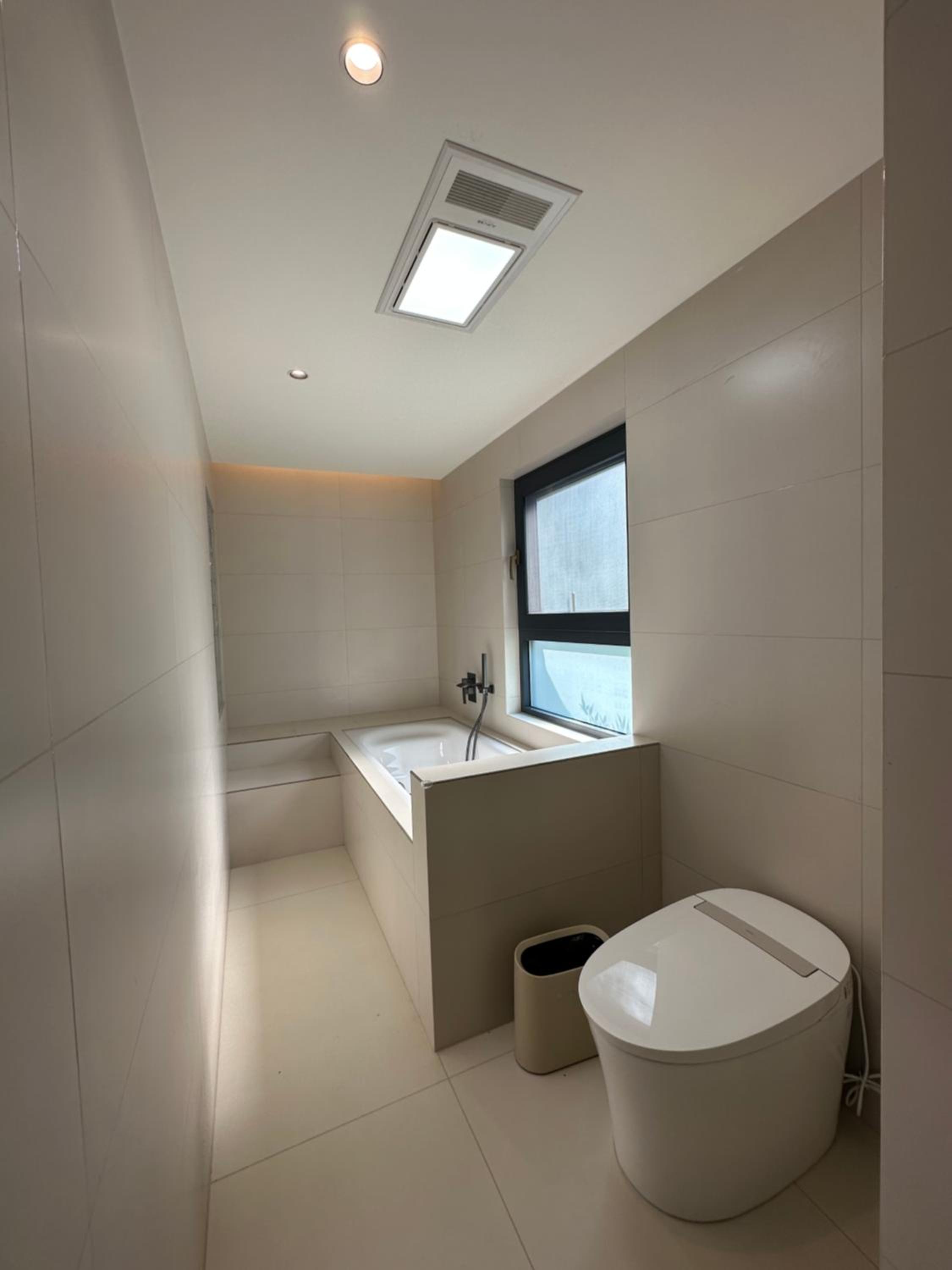 Family Room with Private Bathroom photo 2