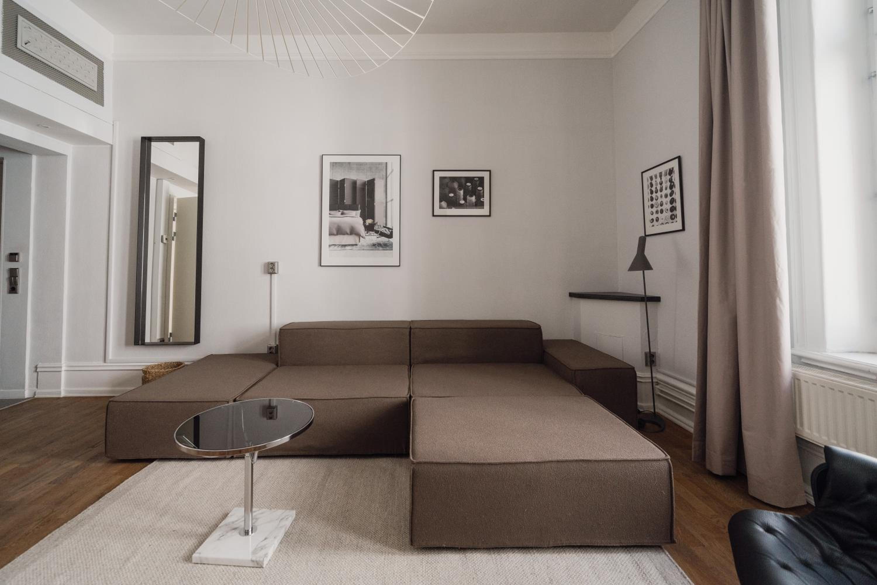 Executive Suite - Photo 1