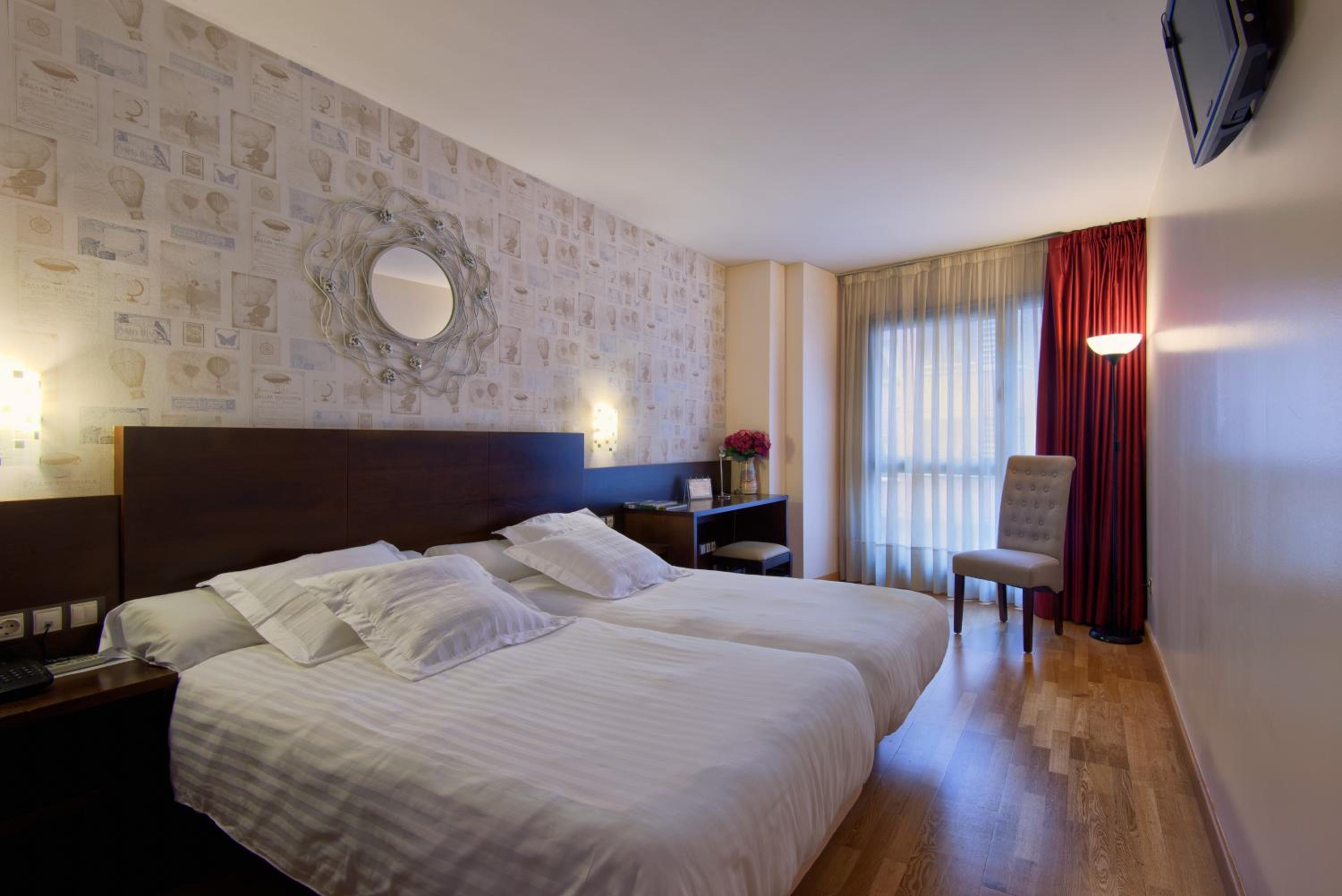 Double or Twin Room - Photo 2