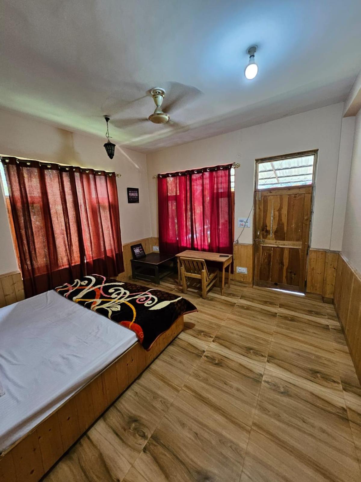 Deluxe King Room photo 3