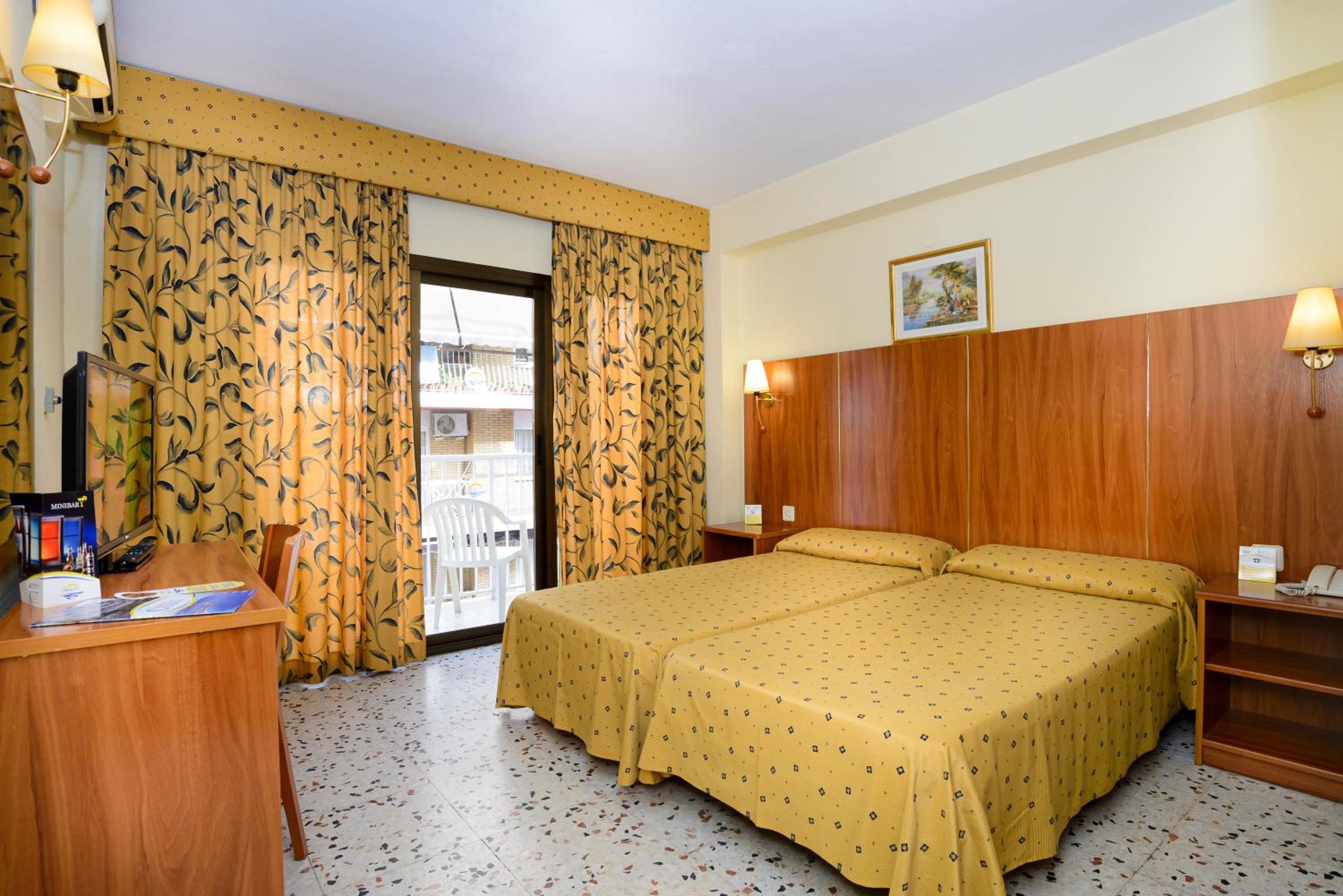 Twin Room - Photo 4