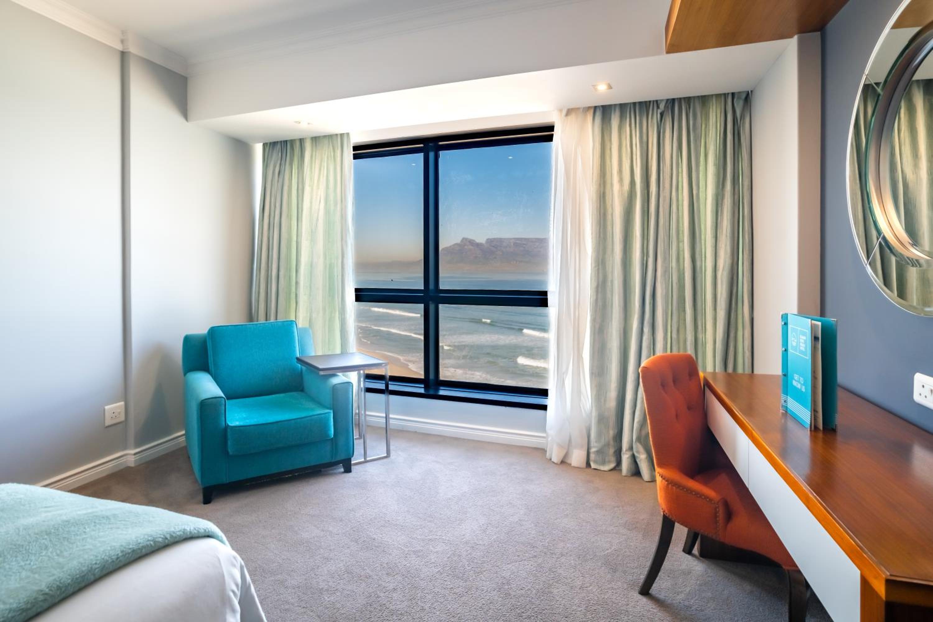 Sea facing Table Mountain twin room  - Photo 1