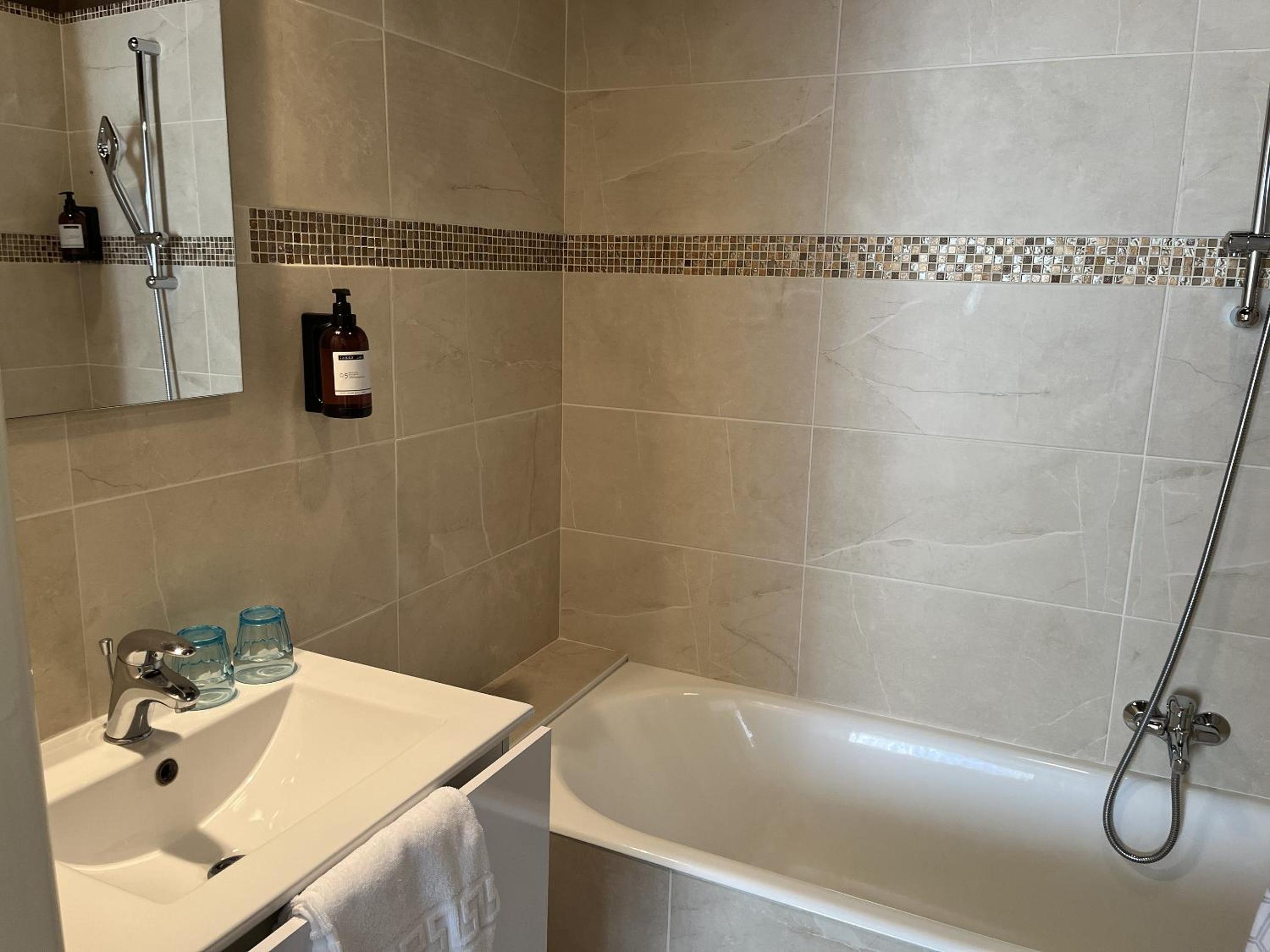 Comfort Double Room - Photo 7