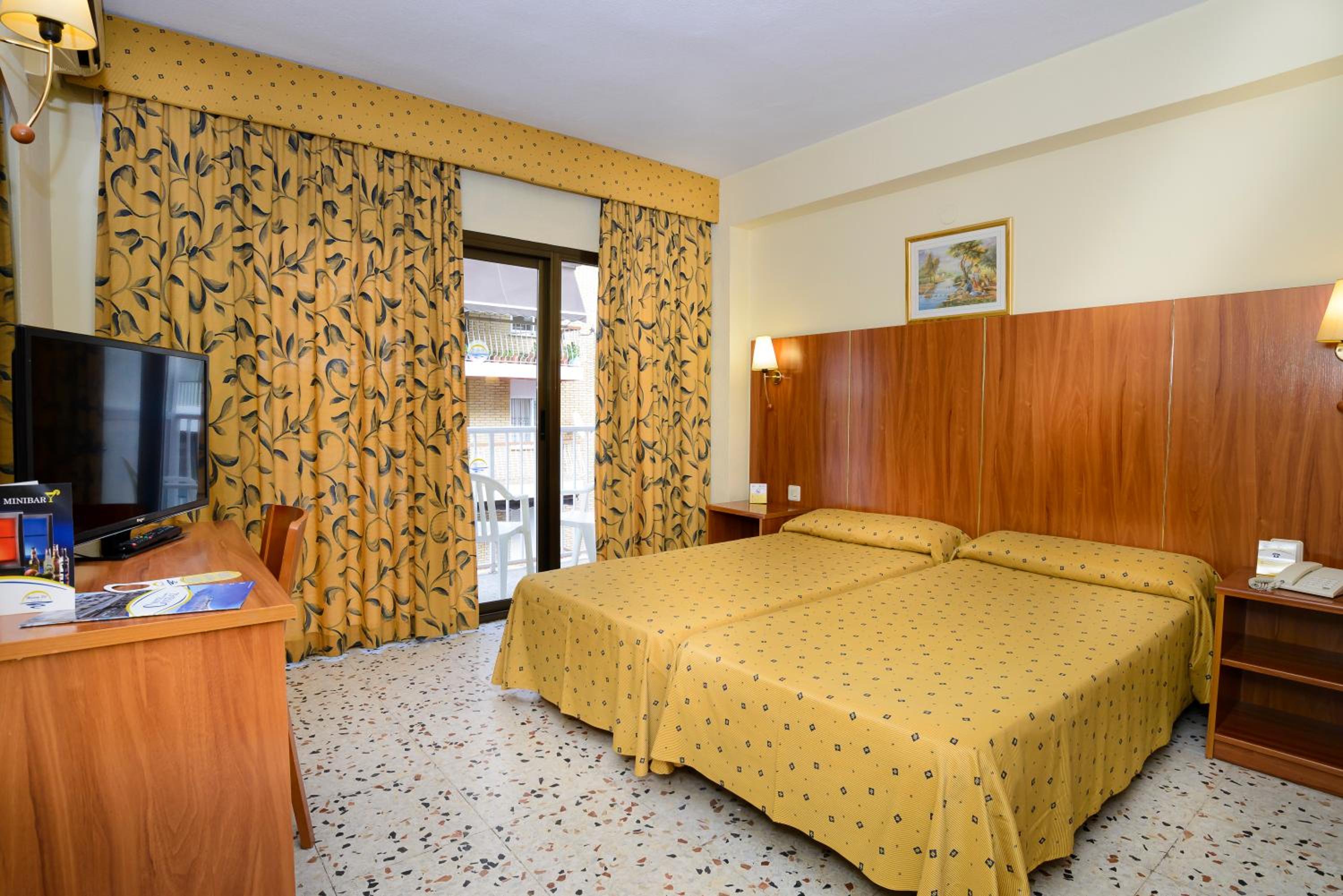 Twin Room - Photo 2