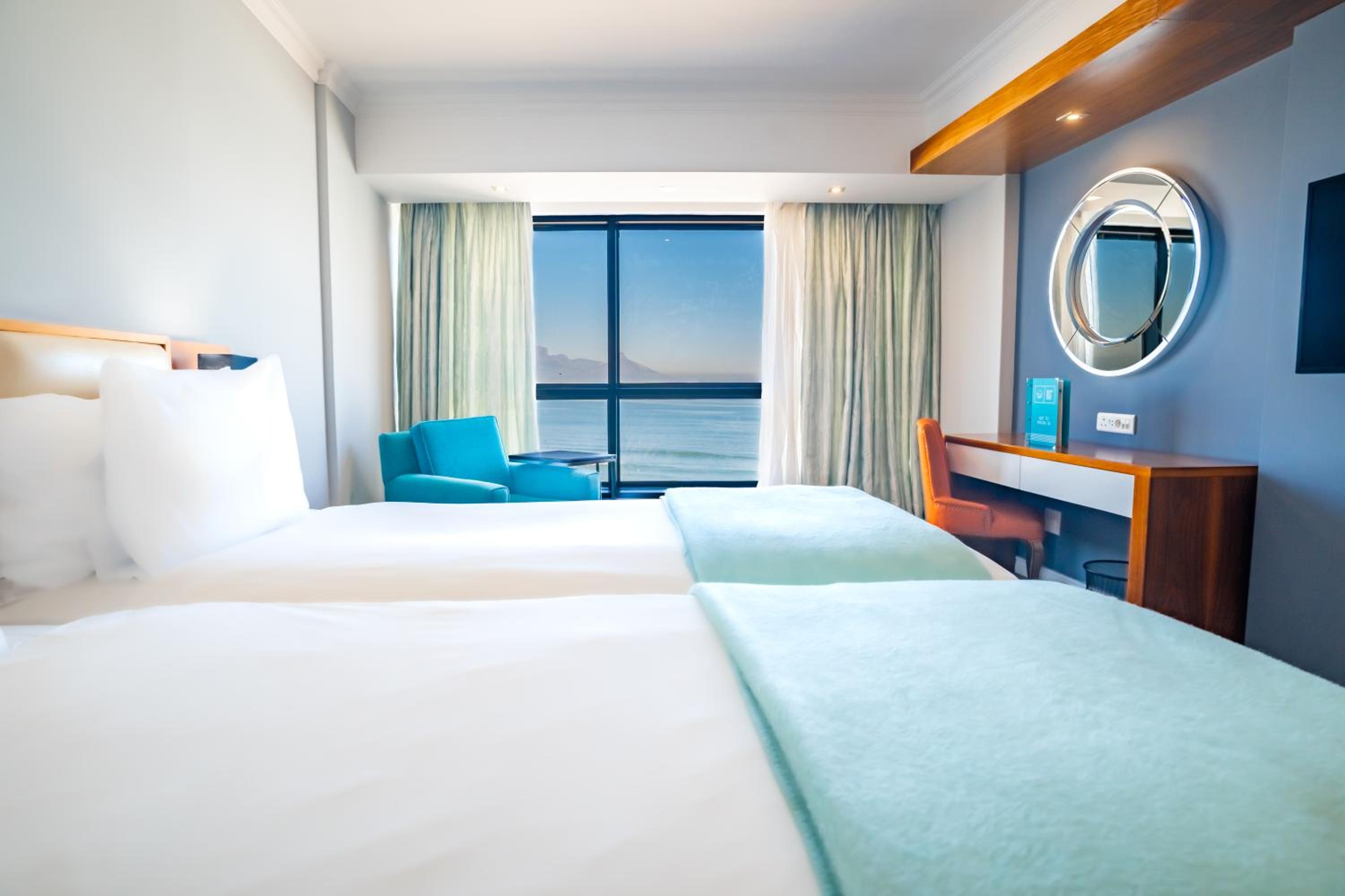 Sea facing Table Mountain twin room  - Photo 3