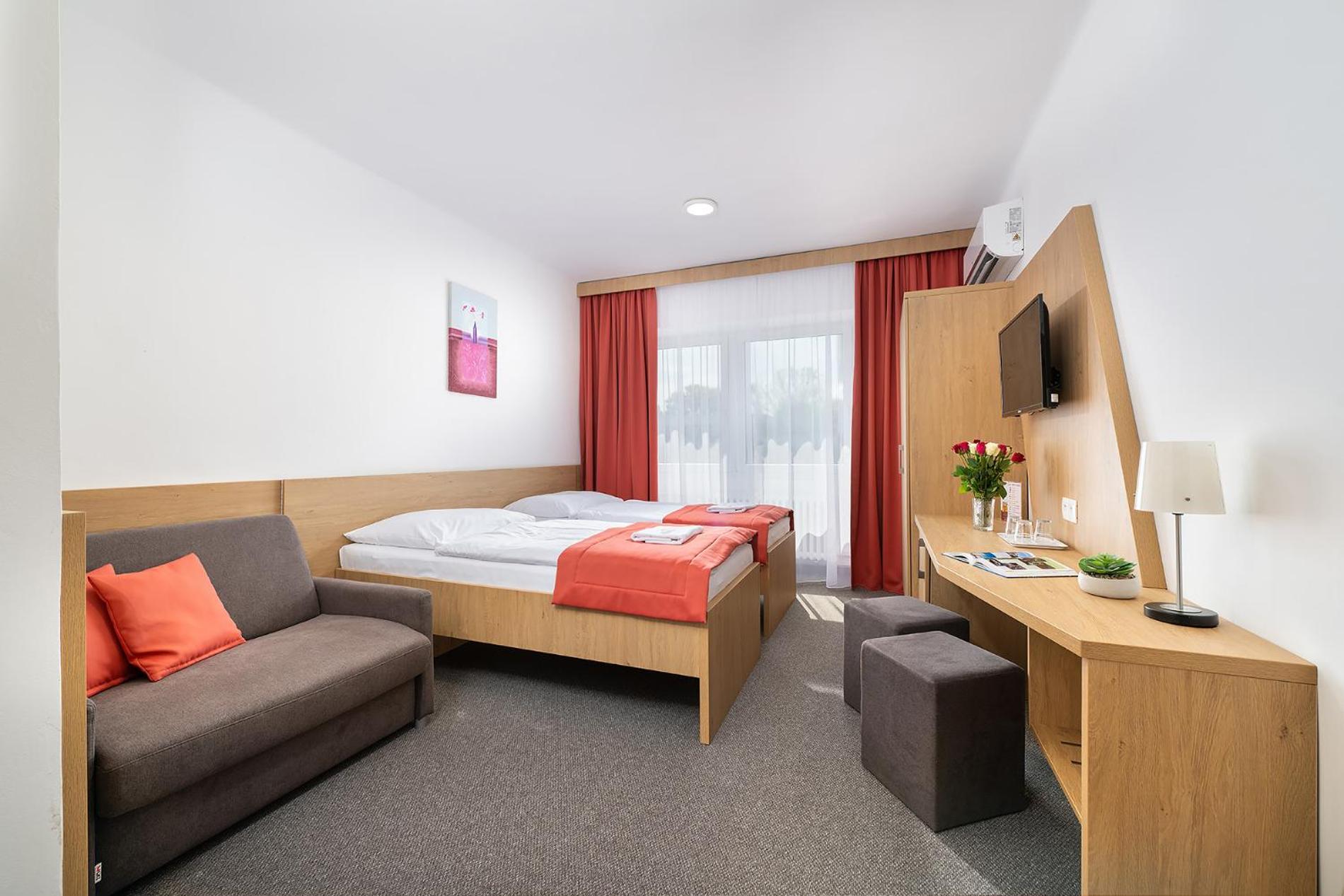 Deluxe Double or Twin Room - Photo 6