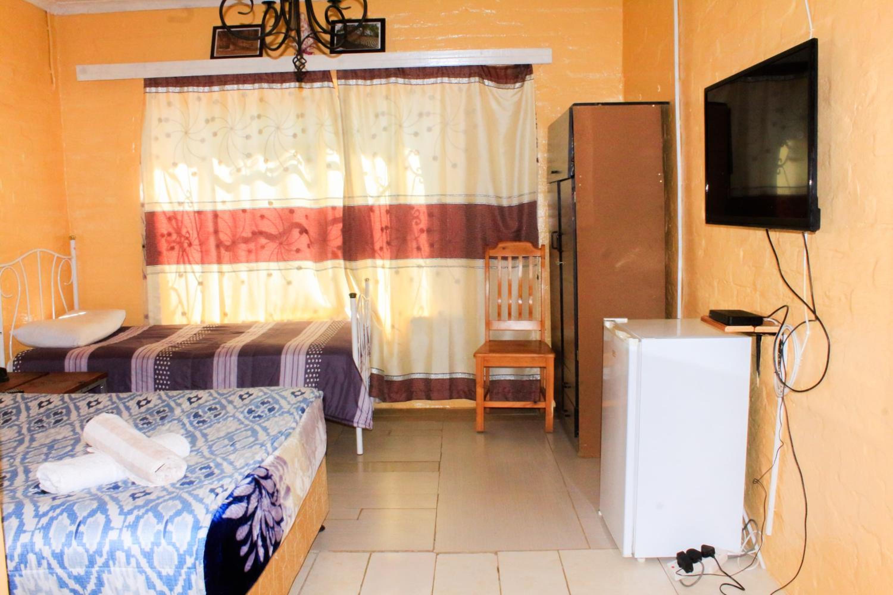 Deluxe Room (2 Adults + 1 Child) photo 1