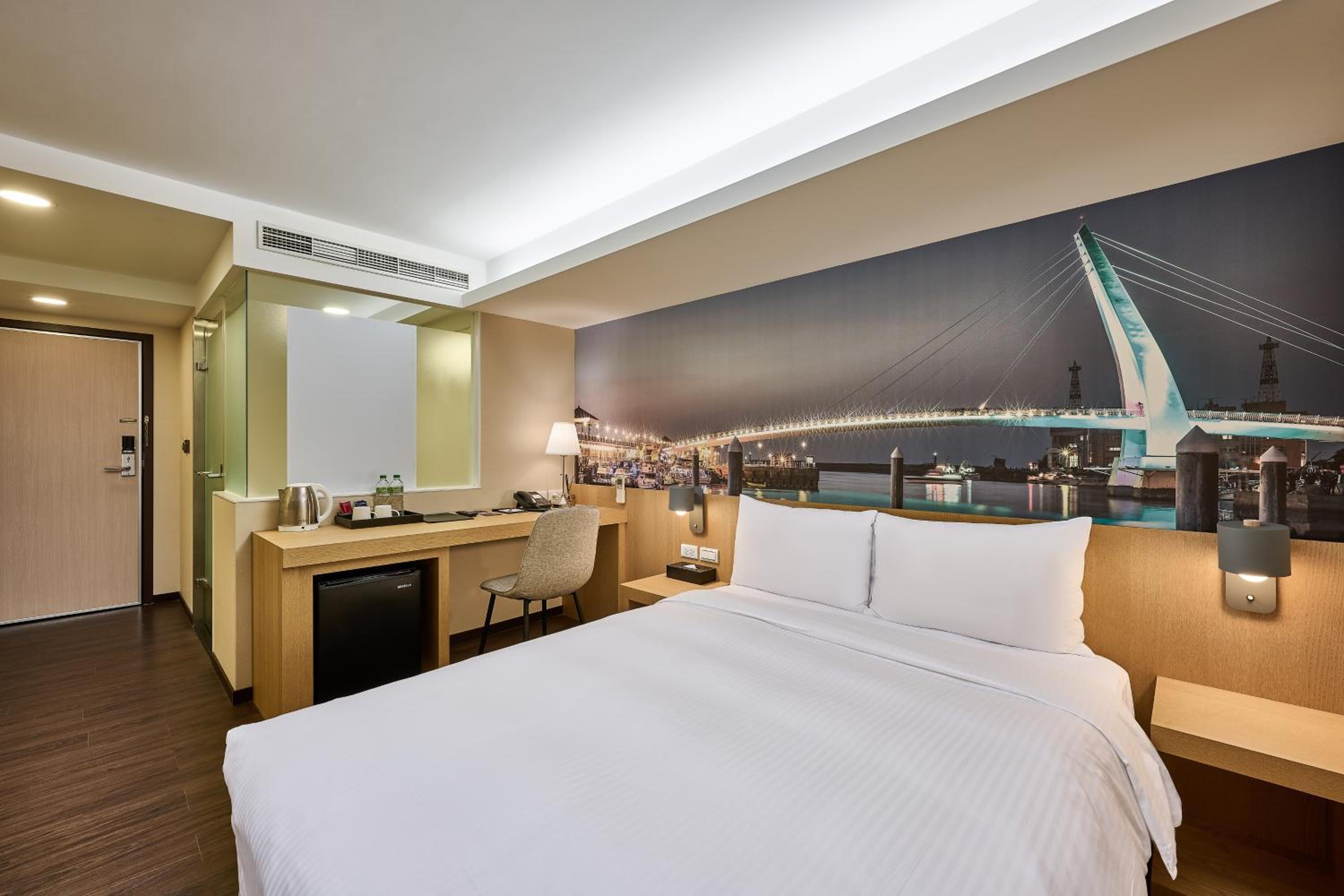 Standard Double Room - No Window photo 2