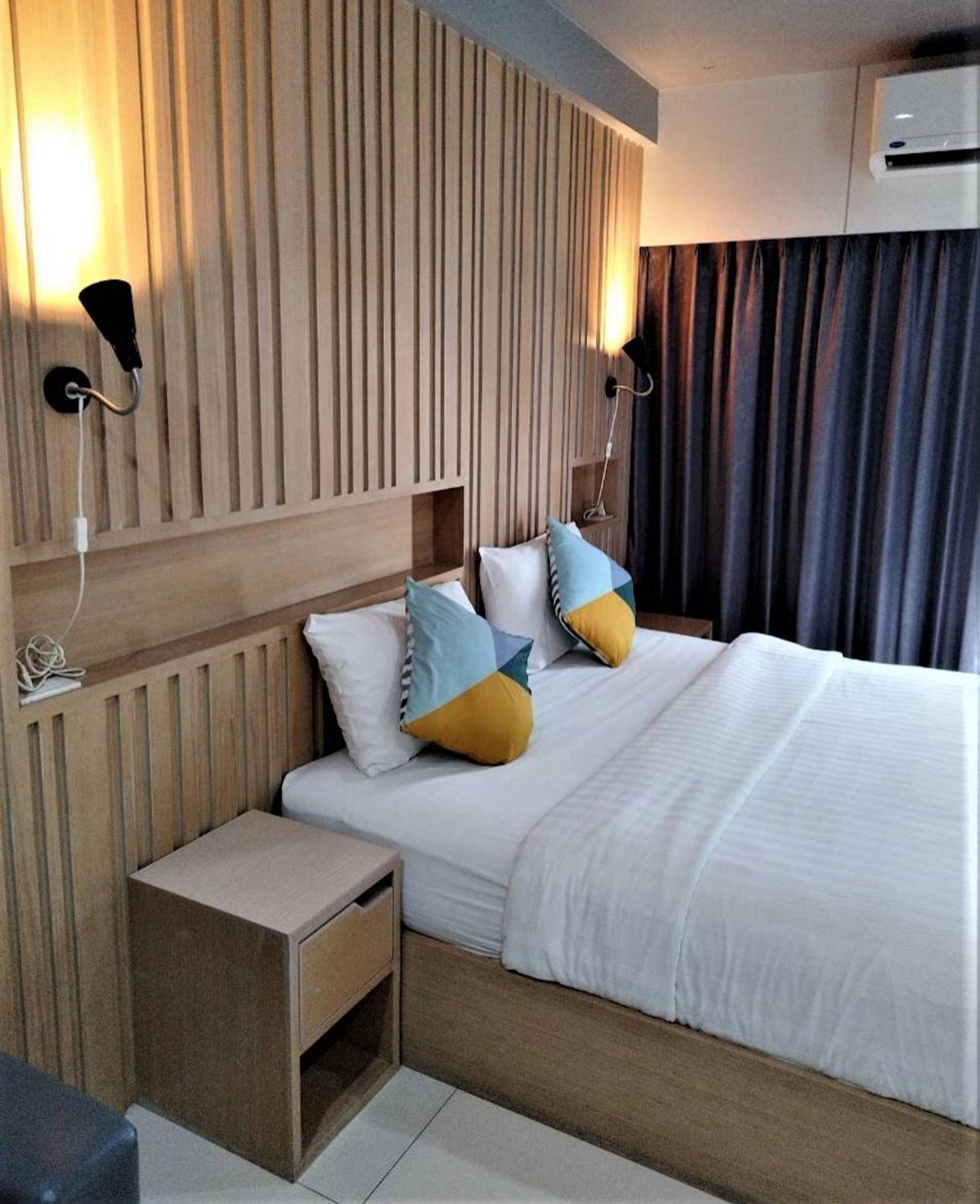Deluxe King Room - Photo 1