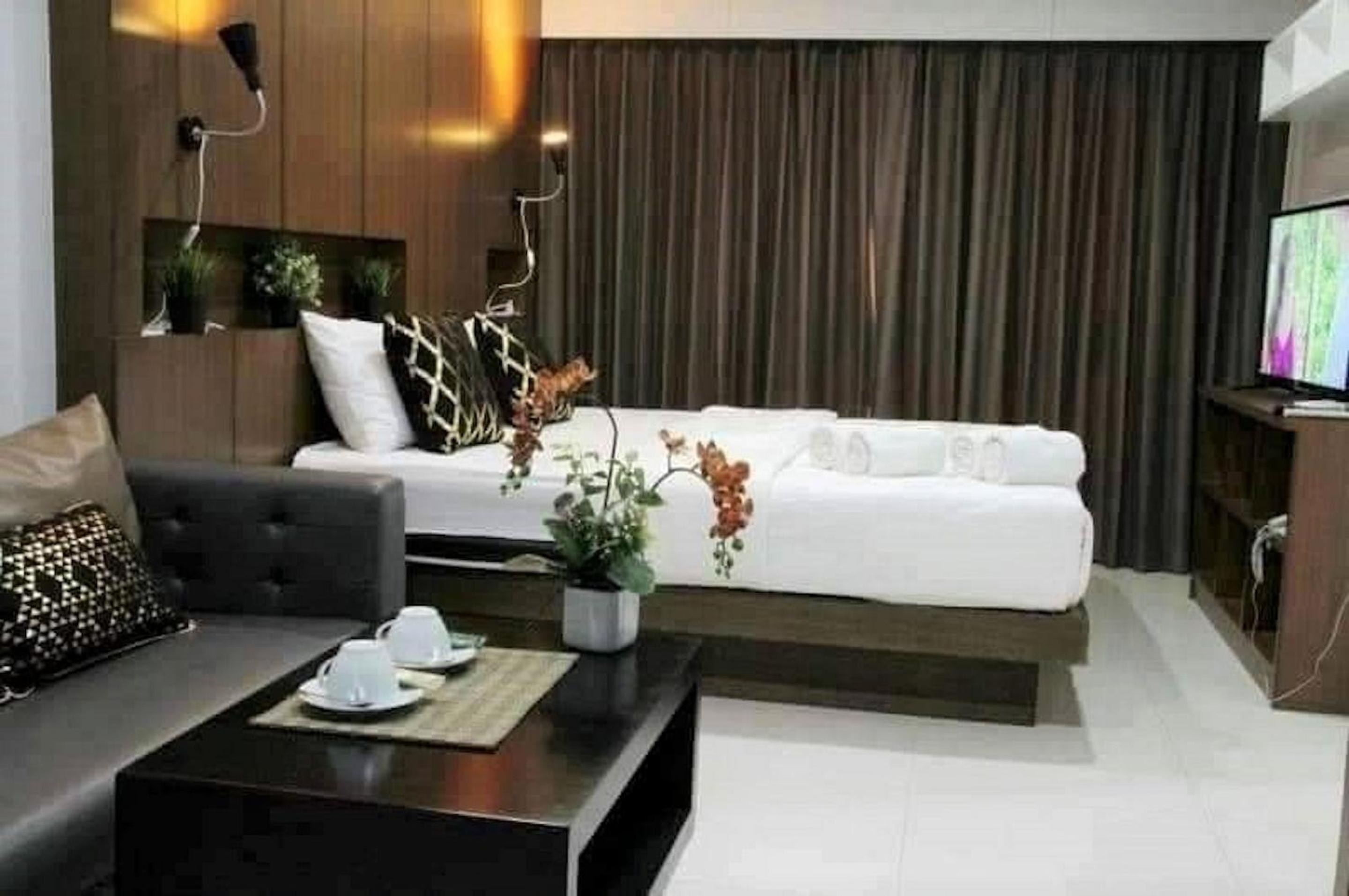 Deluxe King Room - Photo 7