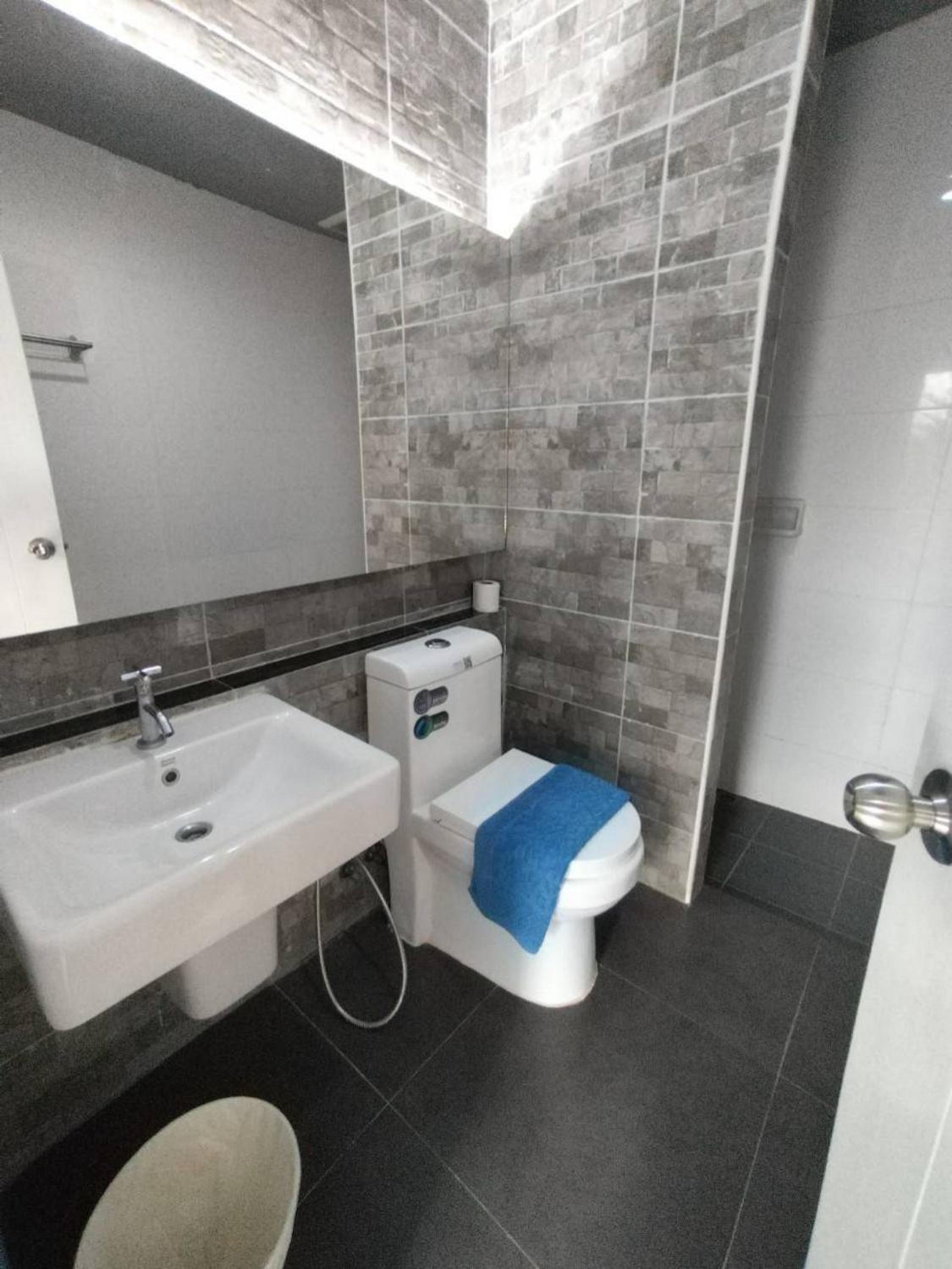 Deluxe King Room - Photo 2