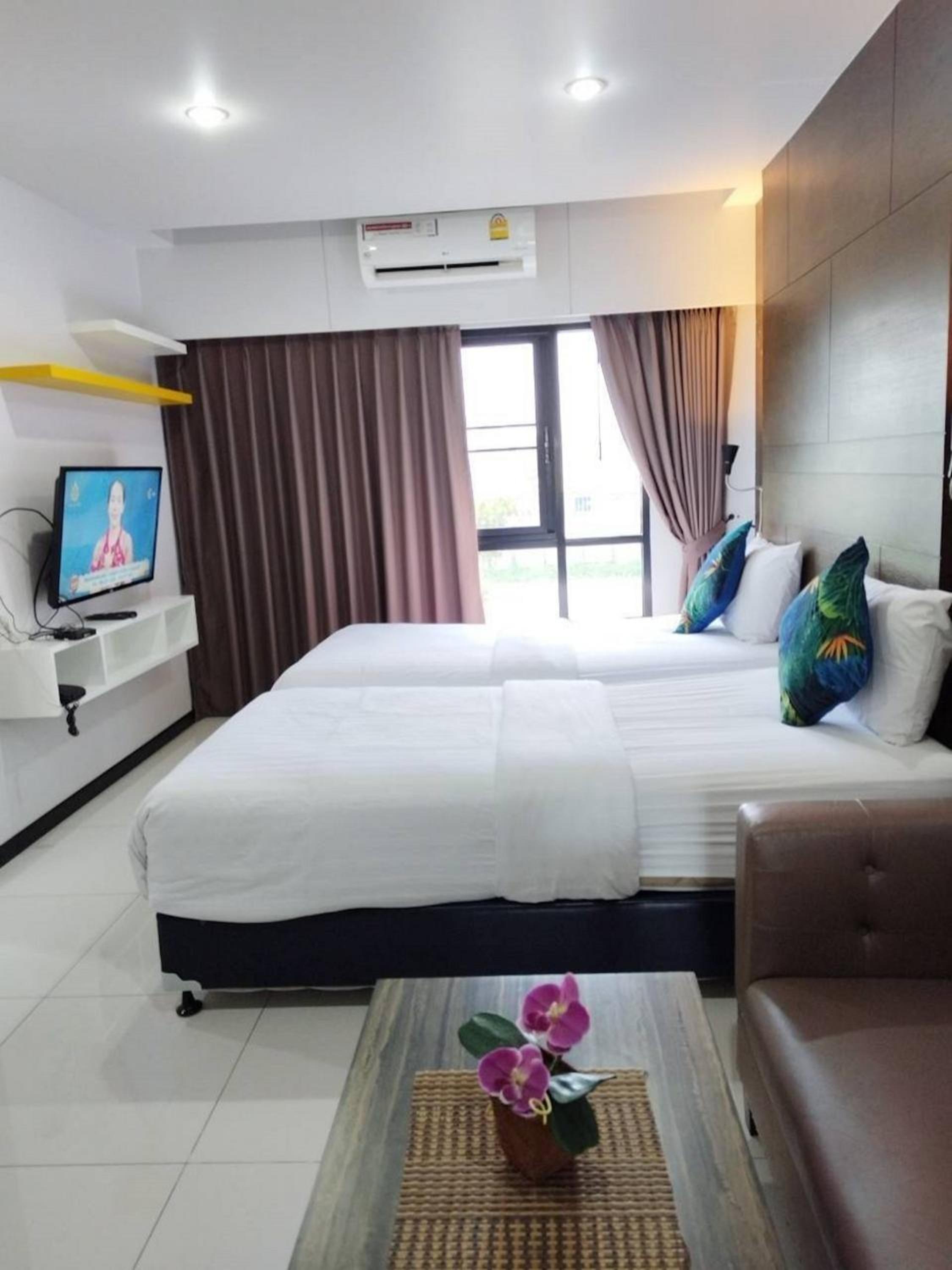 Deluxe Twin Room - Photo 9