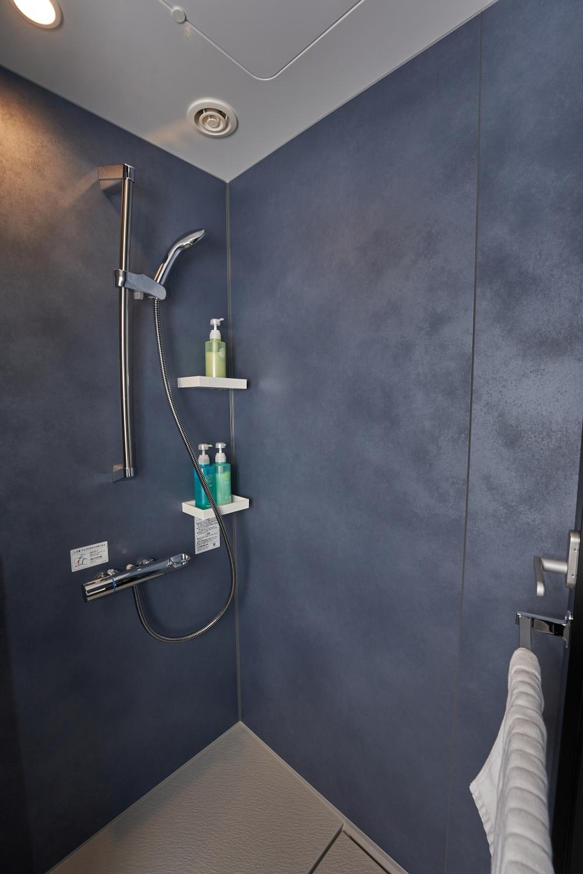 Modern Single Room - Photo 4