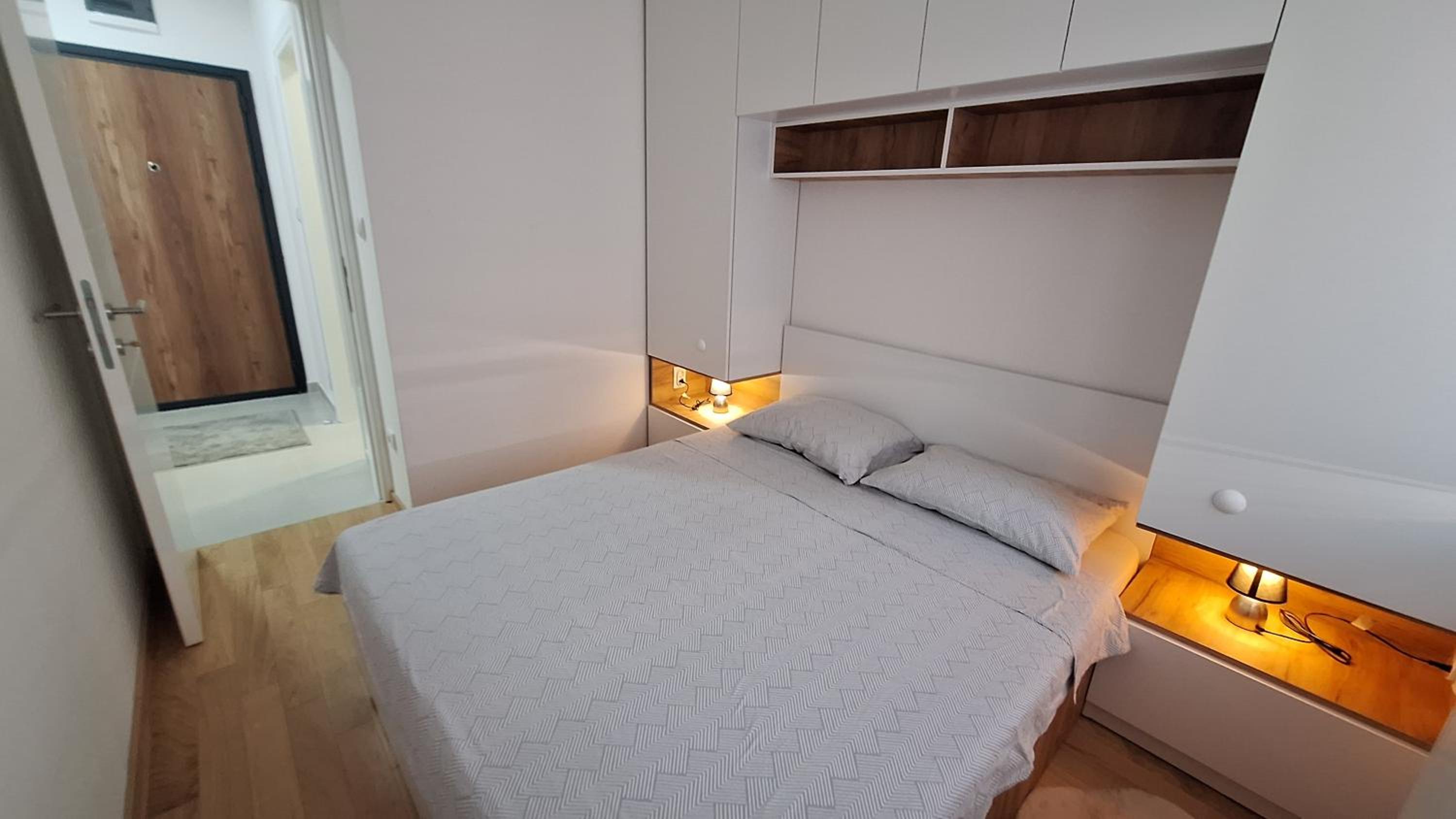 One-Bedroom Apartment photo 2