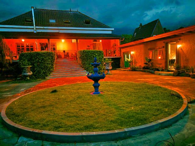 Double Room with Patio - Photo 11