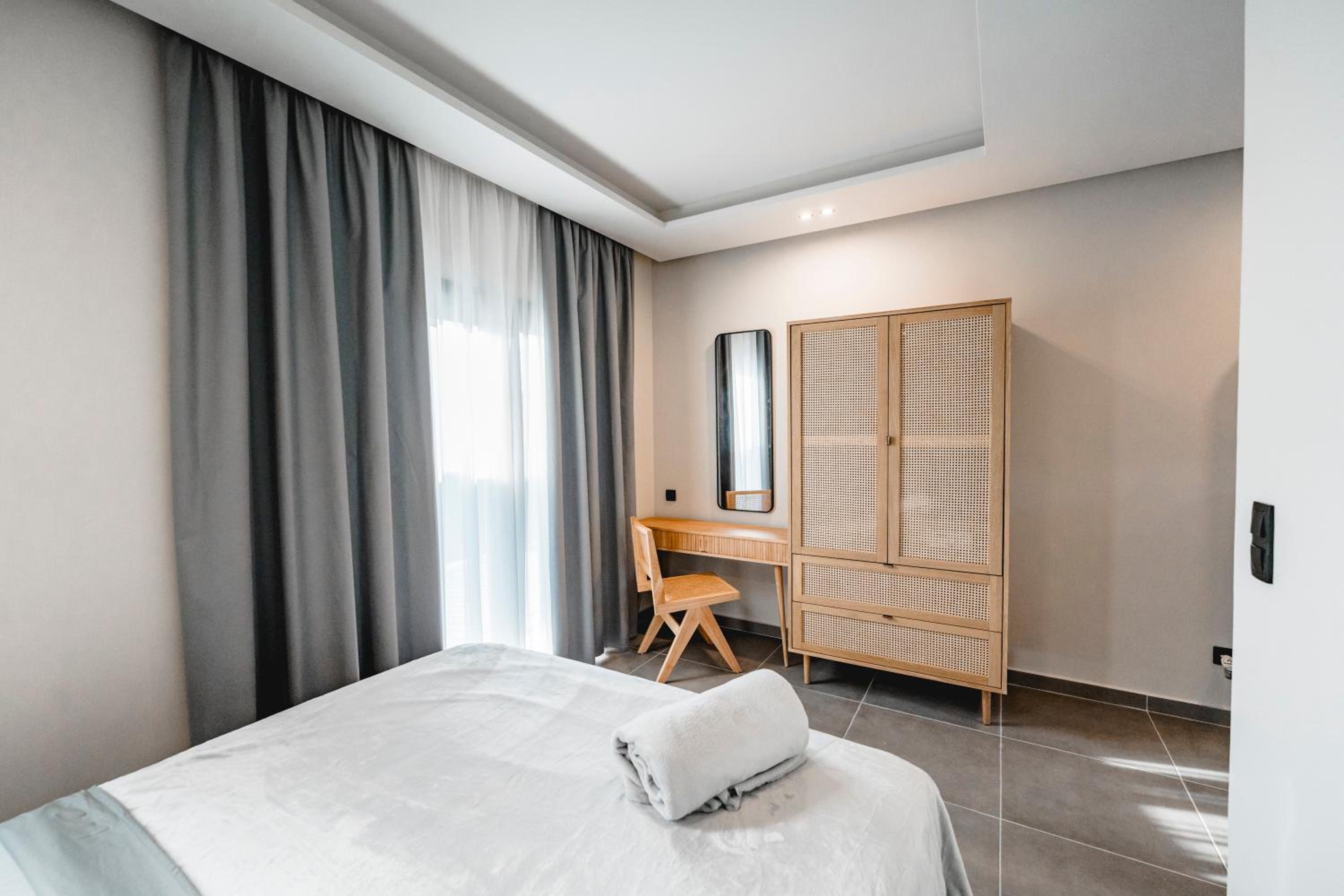 Superior One-Bedroom Apartment